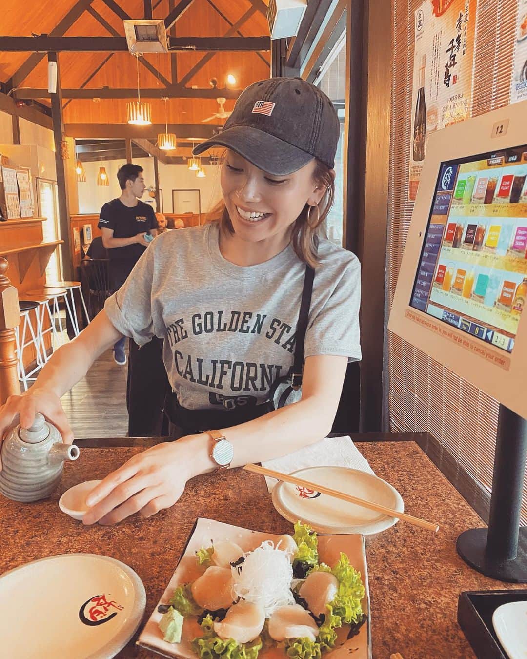 階上実穂さんのインスタグラム写真 - (階上実穂Instagram)「いとこがシェフをしてるお店へ◡̈*⋆⁎❀ 錦にはいつも初日&最終日に食べに行くの♪おいしいし何よりいとこに会えるからね🙌💕 あたしの大好物はホタテのお刺身🤤✨あーまた食べたくなってきたw  全部おいしいからオークランドに行った際はぜひ♩¨̮⑅* 錦もはやく再開できるように祈るばかり🙏  #newzealand #nz #auckland #northisland #nishiki #japaneseizakayadining #trip #ニュージーランド #ニュージーランド旅行 #旅女 #タビジョ」4月1日 17時36分 - miho_ishigami