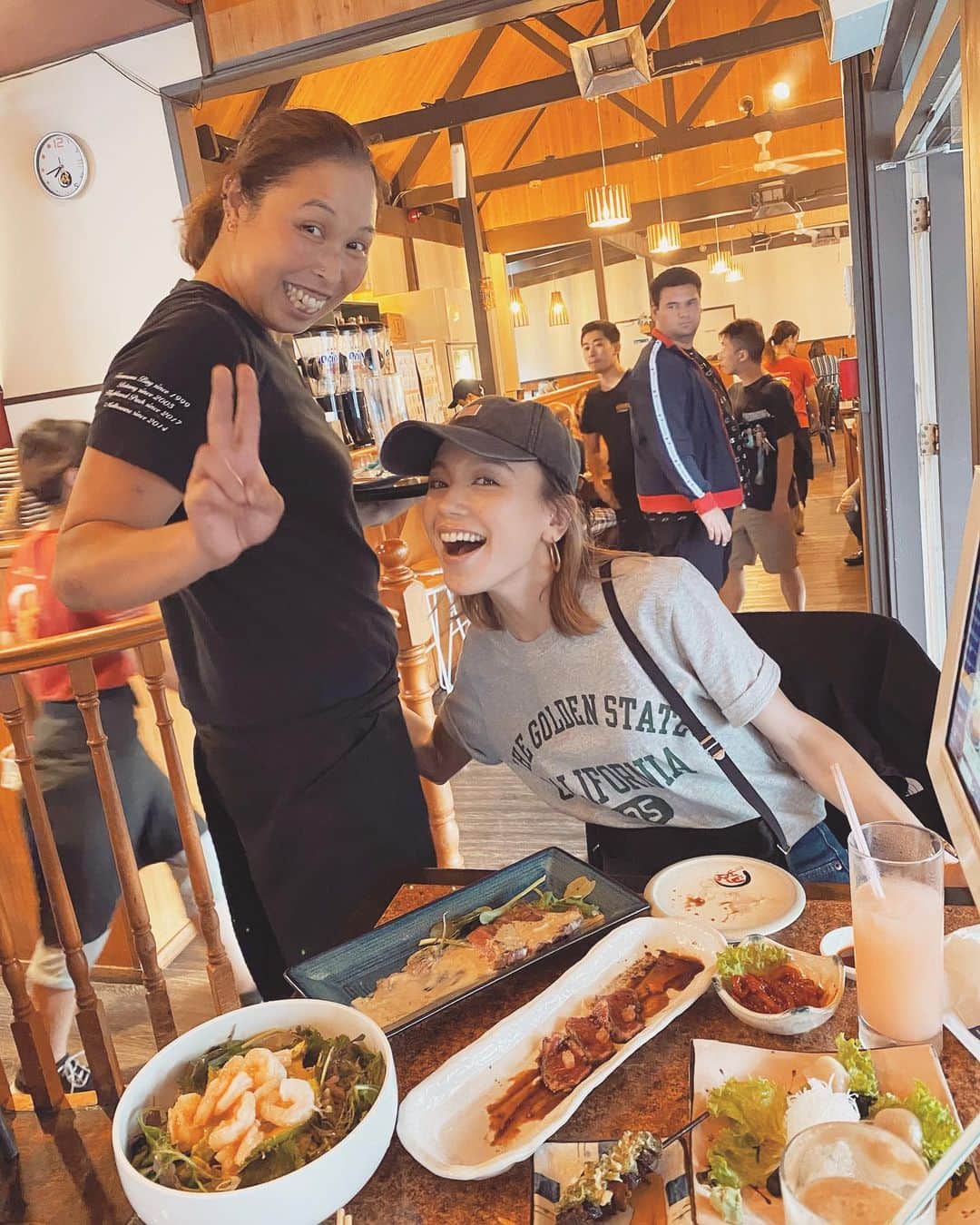 階上実穂さんのインスタグラム写真 - (階上実穂Instagram)「いとこがシェフをしてるお店へ◡̈*⋆⁎❀ 錦にはいつも初日&最終日に食べに行くの♪おいしいし何よりいとこに会えるからね🙌💕 あたしの大好物はホタテのお刺身🤤✨あーまた食べたくなってきたw  全部おいしいからオークランドに行った際はぜひ♩¨̮⑅* 錦もはやく再開できるように祈るばかり🙏  #newzealand #nz #auckland #northisland #nishiki #japaneseizakayadining #trip #ニュージーランド #ニュージーランド旅行 #旅女 #タビジョ」4月1日 17時36分 - miho_ishigami