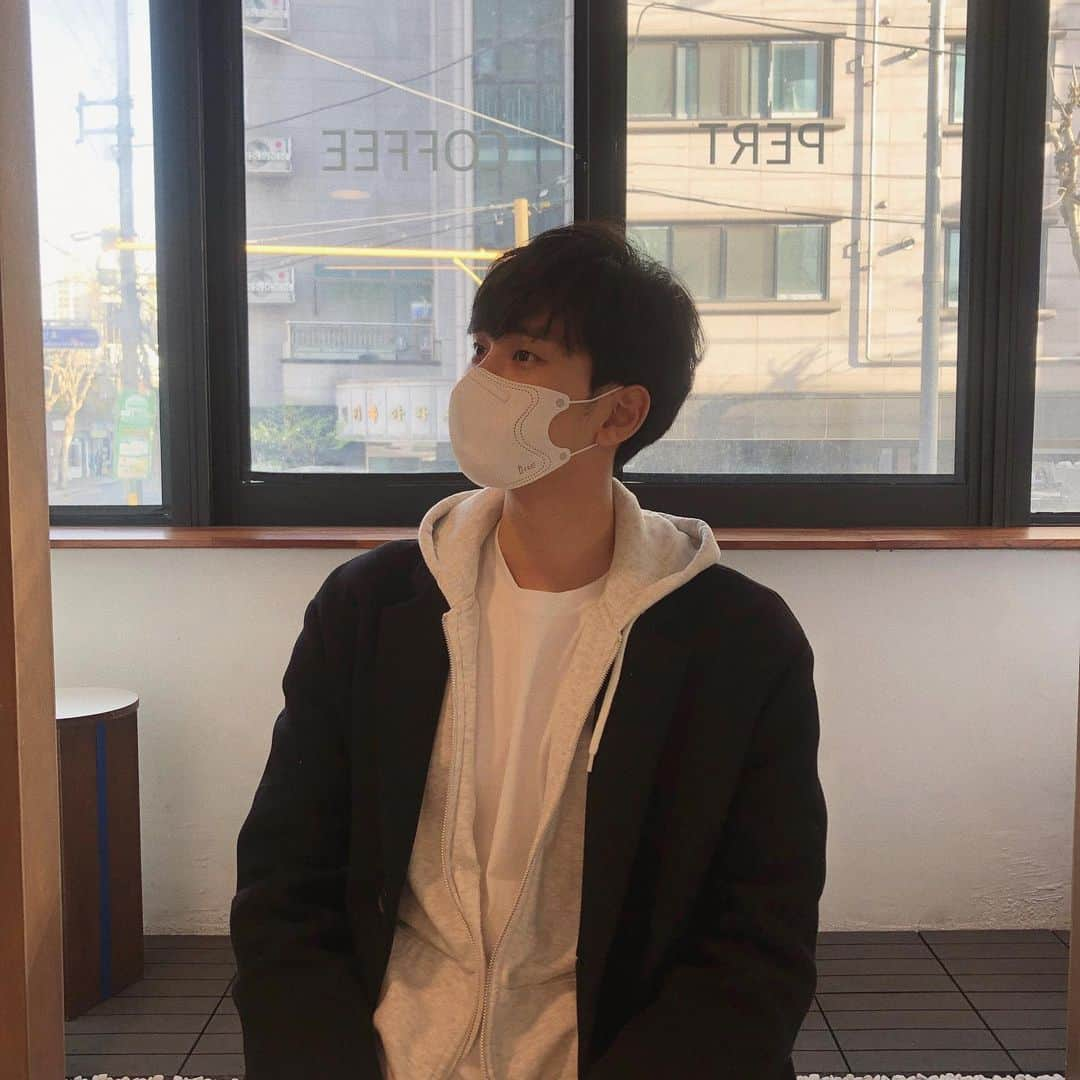 イ・ドギョムさんのインスタグラム写真 - (イ・ドギョムInstagram)「🙏🏻」4月1日 17時41分 - do_gyeom0119