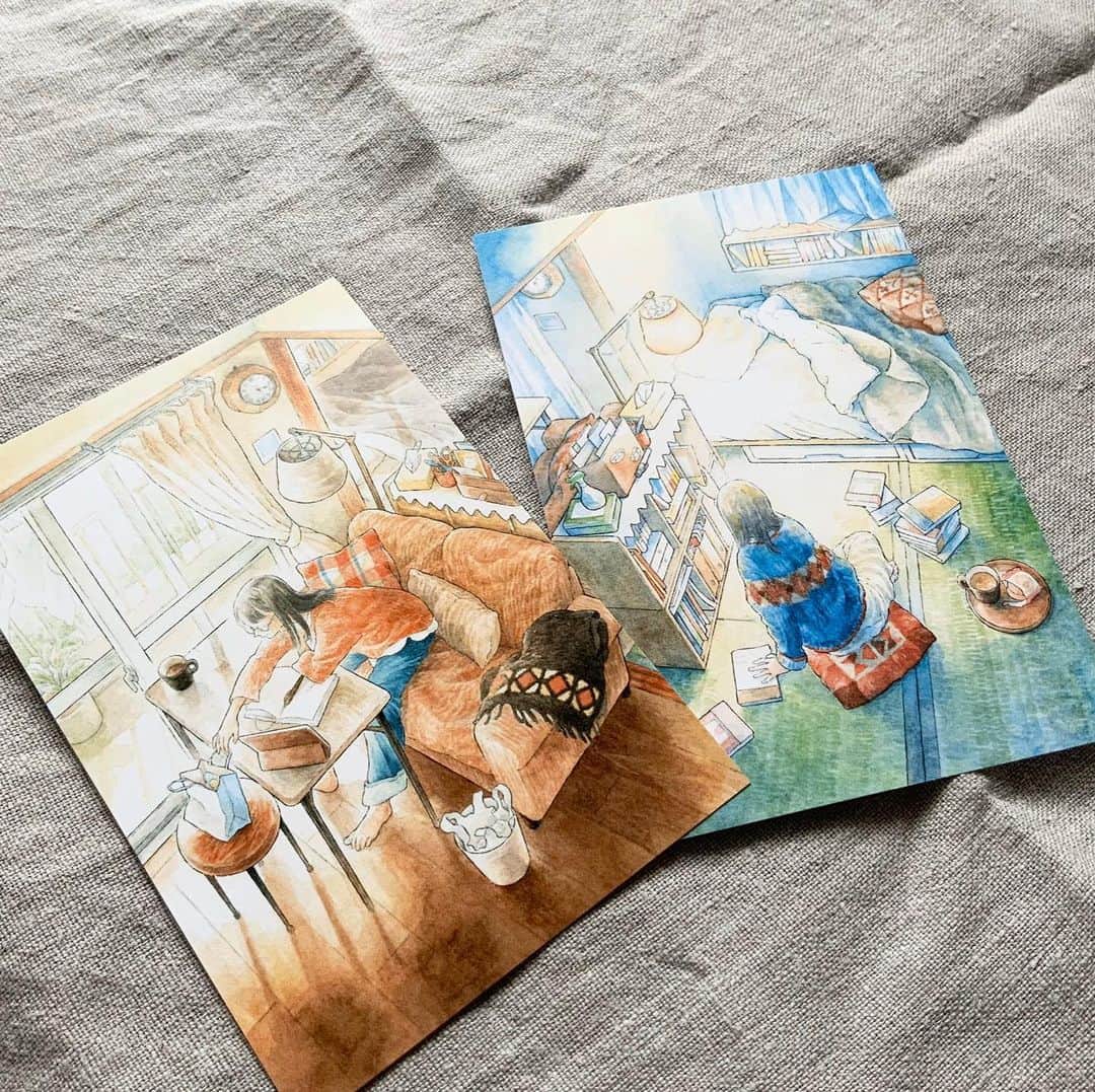 のインスタグラム：「📯通販はじめました📯  既刊の同人誌やカードに加えて、新しく作ったポストカードも追加しました。せっかく久しぶりの自家通販なので、家でくすぶってる個展DMなど先着で同封します📮 発送はあんしんBOOTHパックで匿名配送となります。よろしくお願いします！  https://dacchi.booth.pm/  新型コロナで今後配達業社さんにも影響があるかもしれませんが、今はお世話になろうと思います。もし影響があった場合は、SNSやBOOTHを通じてお知らせします。  展示やイベントでお買い求めになる予定だった方、気になってたよ〜という方がいらしたら、この機会にご利用いただけたら嬉しいです💪」