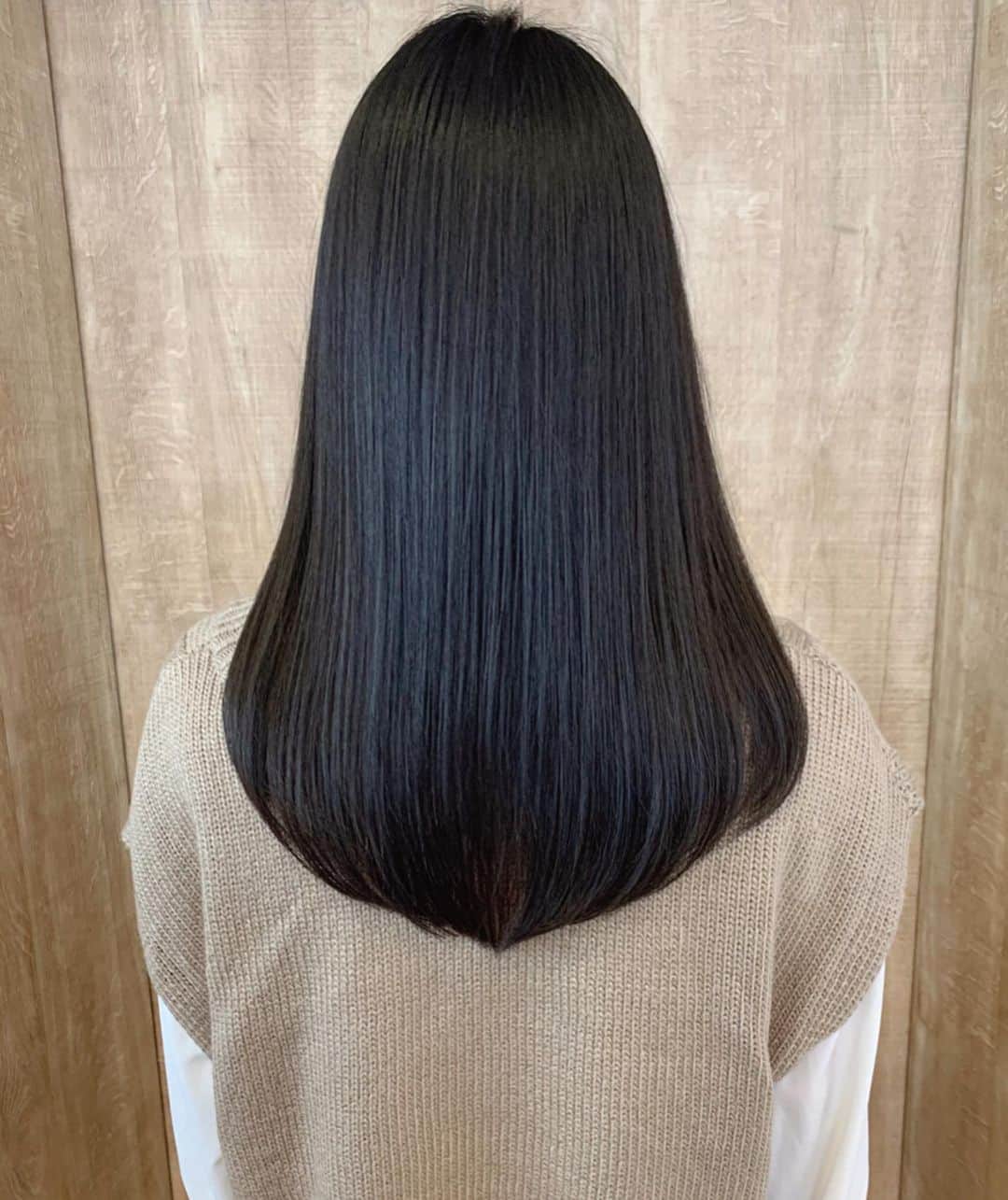 百川晴香さんのインスタグラム写真 - (百川晴香Instagram)「髪の毛を綺麗にしていただきました👏💕めちゃめちゃ綺麗！サラサラ！髪の毛綺麗だとテンション上がる💕 #髪の毛 #サラサラ #綺麗 #黒髪 #黒髪ロング #japanesegirl #hair #hairstyle」4月1日 18時13分 - momokawaharuka