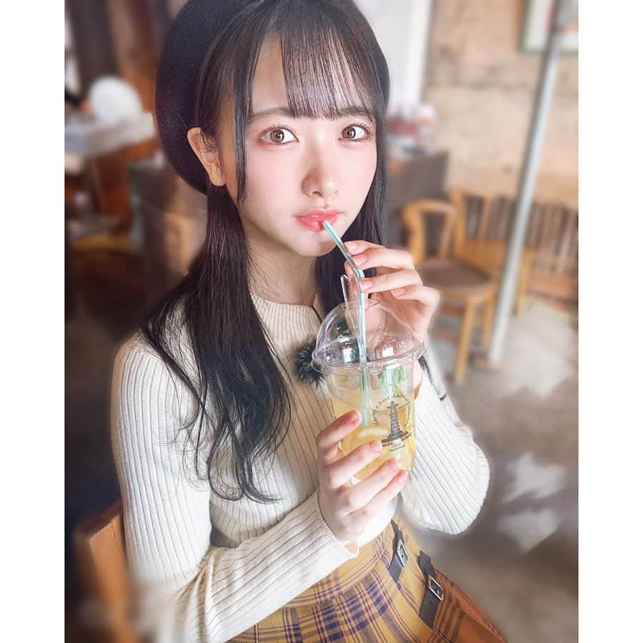 石田千穂さんのインスタグラム写真 - (石田千穂Instagram)「． 鞆の浦a c caféというお店☺︎ 店内もオシャレで広島の食材を使った料理を鞆の浦の風景を見ながら食べられます！ レモネードさっぱり美味しかった〜！ 中のレモンも食べれるんじゃけど、これが美味しすぎました😳 #広島 #広島観光 #鞆の浦 #鞆の浦acafe #鞆の浦カフェ #レモン #レモネード #STU48 #石田千穂」4月1日 18時19分 - chiho_ishida