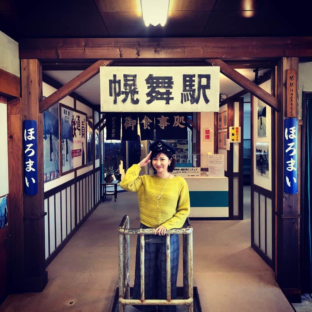 小林佳果さんのインスタグラム写真 - (小林佳果Instagram)「映画「鉄道員(ぽっぽや)」 志村けんさん、高倉健さんに、 想いを馳せる。  人も鉄道も、 ずっとそこに在り続けて欲しいのに。  #鉄道員　#幾寅駅　#根室本線　 #幌舞駅　#鉄道員ぽっぽやロケ地 #廃止にならないで」4月1日 18時25分 - keika_kobayashi