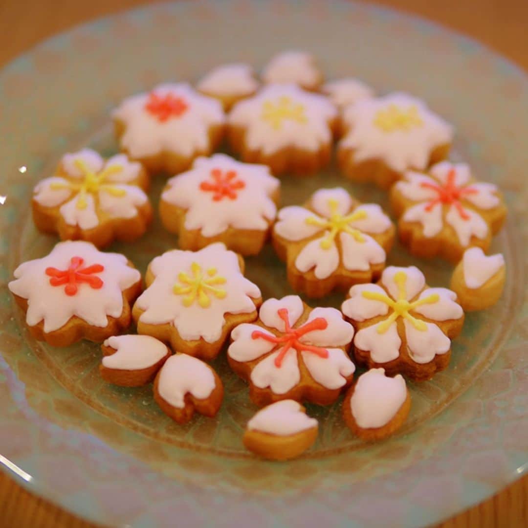 植田佳奈のインスタグラム：「#アイシングクッキー #桜 #お菓子作り #クッキー」