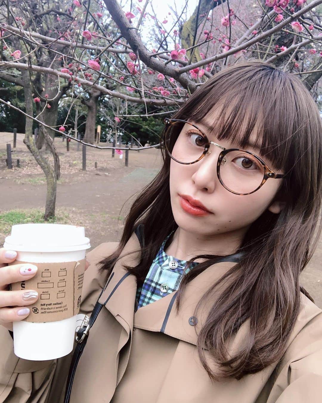 木村ミサのインスタグラム：「🌸﻿ ﻿ 想像していたのとはちがう新年度のスタート。﻿ おうちにいる時間が増えていろんな不安ももちろんあります。﻿ 家にいるからこそできることをしよう。﻿ 掃除だったり、お料理、メイク研究、、やることいっぱいあるね☺︎﻿ みてくれているみなさまにも﻿ 少しでも楽しんでいただけるように﻿ 更新もがんばります🐰﻿ ﻿ 今年はお花見すらしていないので﻿ この前ストーリーズで懐かしい写真を漁ってたら、去年の写真で春を感じているものがあったので載せておきます🌸﻿ ﻿ 新たなスタートライン、気持ちを新たに！﻿ ﻿ ﻿ #新年度﻿」