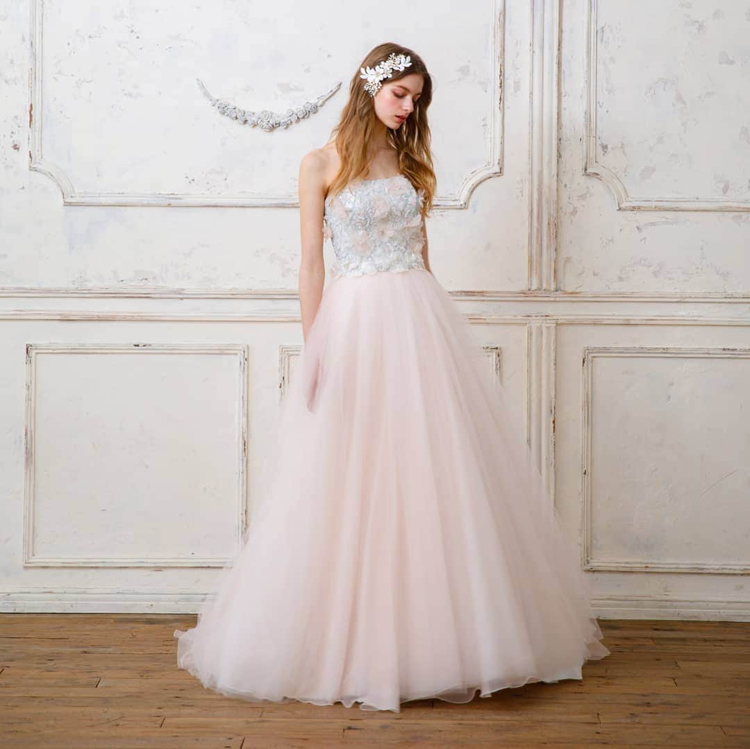 LAVIEEN ROSE Weddingさんのインスタグラム写真 - (LAVIEEN ROSE WeddingInstagram)「la vie avec des fleurs … 🌸🌸🌸﻿ ﻿ ラビアンローゼが提案する﻿ ﻿  #フラワードレス ﻿ ﻿ イタリアを代表する﻿ ファッションブランド﻿ ﻿ #Blumarine  ブルマリン ﻿ ウェディングコレクション🍃 ﻿ フレッシュでハートフルな﻿ ﻿ #springblossoms ﻿ ﻿ 色のカラードレス ♡  Happyな笑顔で健康に 新たなスタートが迎えられますように。 ﻿ #フラワーモチーフドレス#ピンクカラードレス#くすみカラードレス#ラビアンローゼ﻿ #プレ花嫁#2020春婚#2020秋婚#2020冬婚#2021春婚 #ウエディングドレス#ブライダルヘア #カラードレス #プレ花嫁 #ドレス選び #ドレス試着#お色直しドレス #結婚式準備#ウェディング #ブライダル #結婚式 #オリジナルウェディング #ガーデンウェディング #結婚式準備 #花嫁 #プレ花嫁 #卒花 #式場探し #式場選び #花嫁準備#東京花嫁」4月1日 18時47分 - lavieenrosewedding
