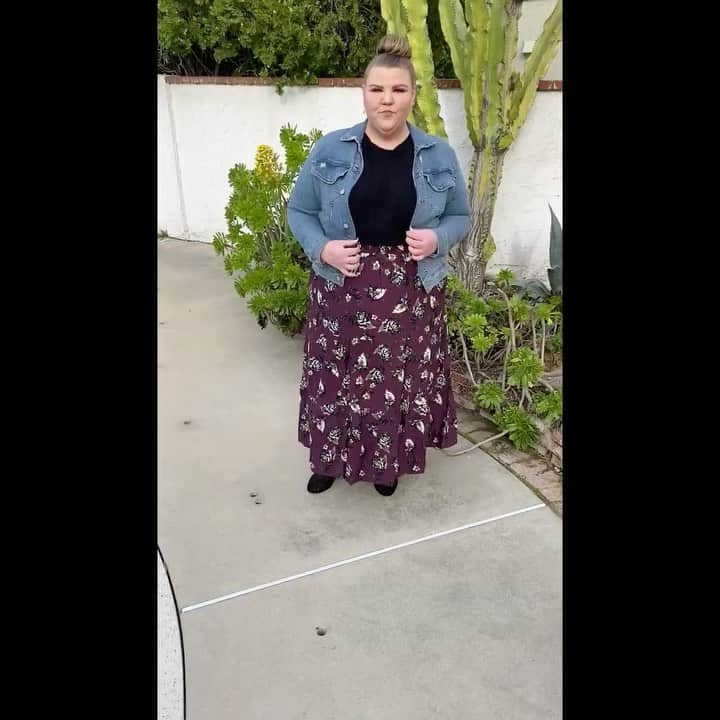 アシュリー・フィンクのインスタグラム：「🔊The #SomethingNew challenge just doesn’t quite work the same in #selfisolation 😂🤷‍♀️🤪 Outfit courtesy of @ryllace thank y’all for keeping me cute, even if it’s only in my own backyard for now. 🌵🌵🌵」