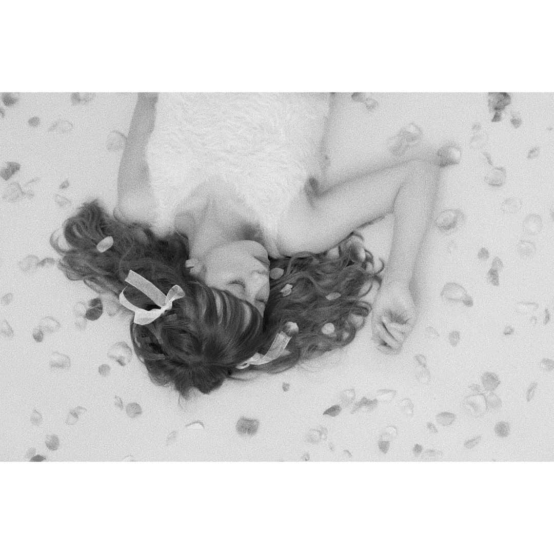 愛子のインスタグラム：「🥀🌹」
