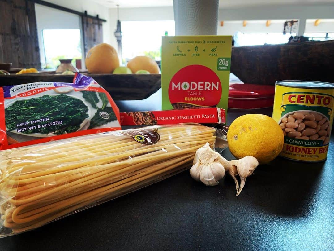 シャナン・ドハーティーさんのインスタグラム写真 - (シャナン・ドハーティーInstagram)「Some items from my pantry for our live cooking adventure tomorrow. 430 pst with @cheforen @annemkortright」4月2日 4時59分 - theshando