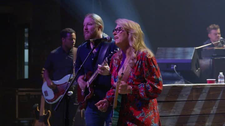 テデスキ・トラックス・バンドのインスタグラム：「Tomorrow's episode of Swamp Family TV brings us back to Los Angeles for a two set scorcher at the Orpheum on May 16, 2019. Here's a preview and tune in Thursday at 8pm ET at Facebook.com/DerekAndSusan, Youtube.com/TTBFromTheRoad or nugs.tv for the rest!」