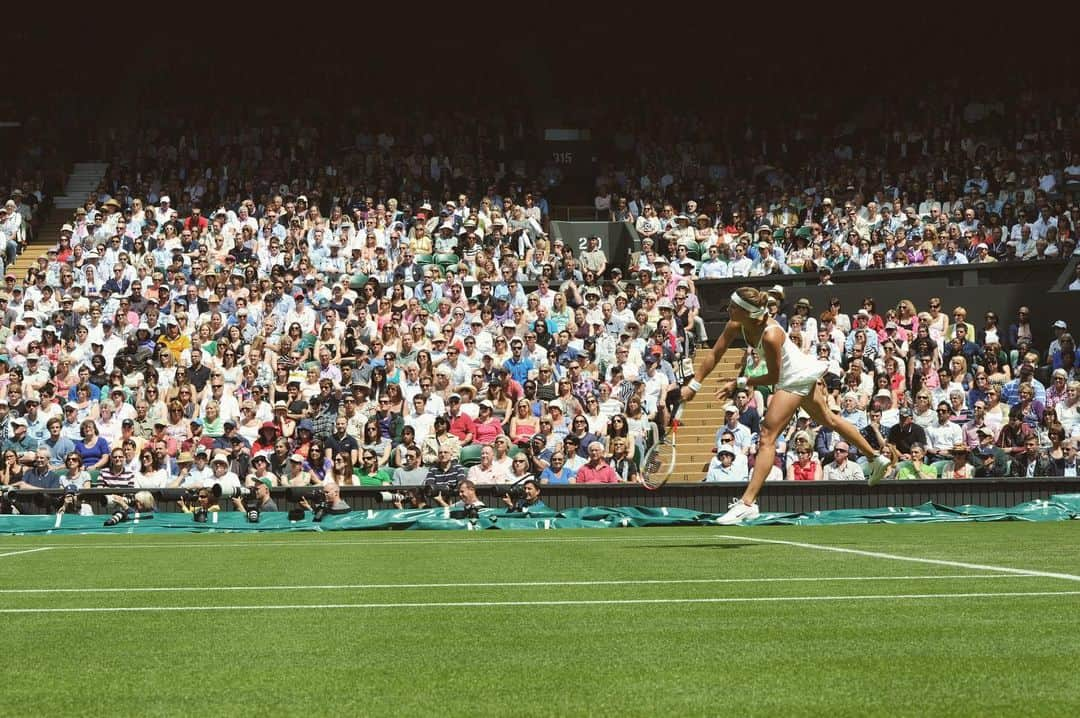 マンデイ・ミネラさんのインスタグラム写真 - (マンデイ・ミネラInstagram)「There will be time sooner or later to make new memories on the grass @wimbledon #letsmakeithappen」4月2日 5時54分 - mandyminella