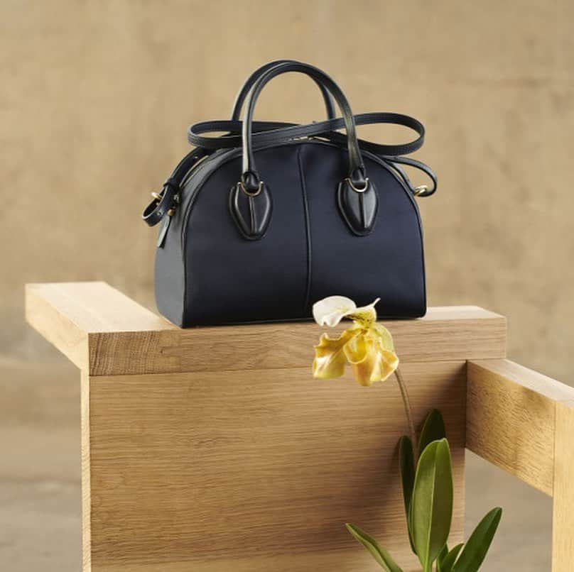 Fashion Headlineのインスタグラム：「TOD'SとMame Kurogouchiのコラボレーションによるカプセルコレクションが発売中。  アイテムの美しさは言わずもがな、イメージルックも本当に素敵。ぜひ、 @fashionheadlinejpn ウェブサイトからチェックしてみて!」