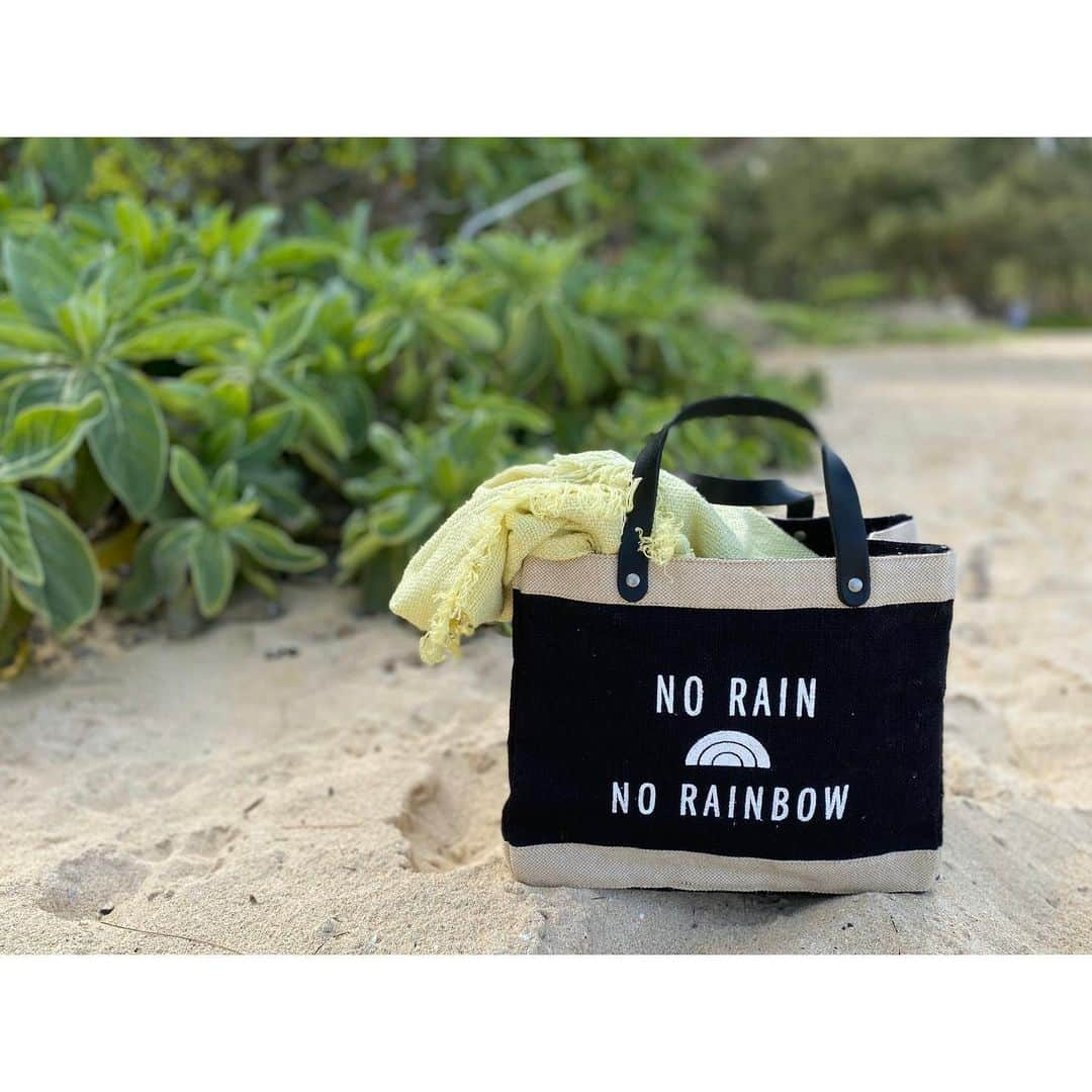 栗原佐知子さんのインスタグラム写真 - (栗原佐知子Instagram)「✴︎ @atdawn_oahu のLunch Bag💛 . ブラックも追加🌈 . . #振り返り投稿 #vacation #hawaii #atdawn #atdawnoahu #wardvillage #honolulu #ronherman #instadaily #instalike #instagood #instapic #instatravel #instafashion #asaucemeler #ハワイ #アットドーン #アットドーンオアフ #ワードビレッジ #アソースメレ」4月1日 21時10分 - sachiko__kurihara