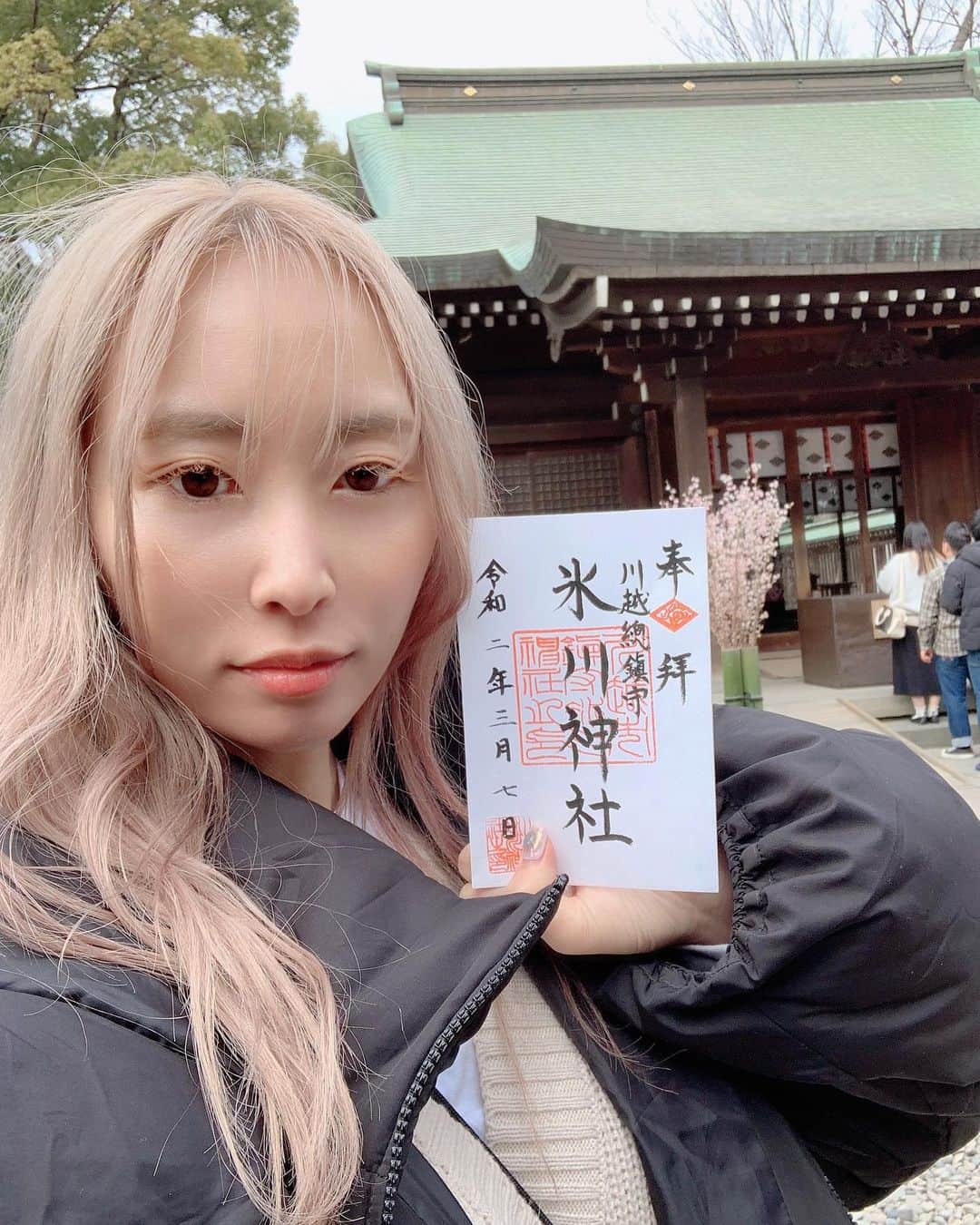 榊原伶奈のインスタグラム：「上げるものないから過去の写真整理しながらUPしてこーっと✨ この日は急遽行ったから御朱印帳持ってなかったので書き置きのでもらった⛩💫 #神社　#御朱印　#神社巡り  #御朱印ガール #川越　#川越氷川神社」