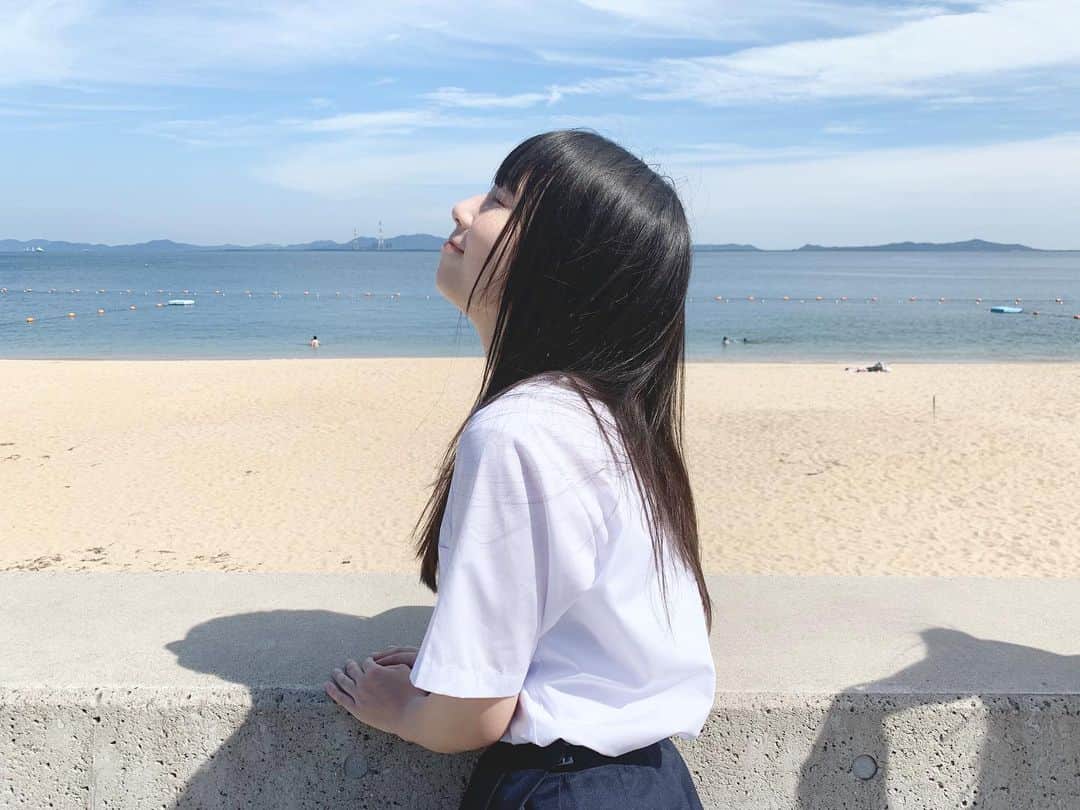 井上瑠夏のインスタグラム：「🐚❁⃘*.ﾟ🐚❁⃘*.ﾟ ﻿ ﻿ ﻿ ﻿ ﻿ ﻿ ﻿ 思い出🌻﻿ まだのせてなかった写真〜☺︎﻿ ﻿ ﻿ ﻿ ﻿ ﻿ #制服﻿ #海 ﻿ #青春 ﻿ #summer﻿ #思い出 ﻿ #ske48 #井上瑠夏」