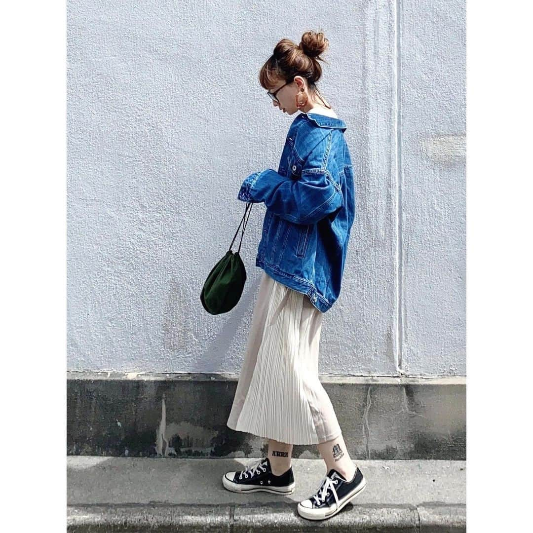 rainbowkwok2さんのインスタグラム写真 - (rainbowkwok2Instagram)「#wear更新 ☝︎ TOPにURL載せてます ．．．．．．✈︎ . . . #code #outfit #ootd . . . 詳しくは#wear で見てね♥︎ wear account → sizu0618 . . . #MINEBY3MOOTD #mamagirl #コーデ #コーディネート #ファッション #今日の服 #今日のコーデ #ママファッション #ママコーデ #ママスタイル　@lipstar_official #LIPSTAR#リップスター」4月1日 22時25分 - sizu_oksam