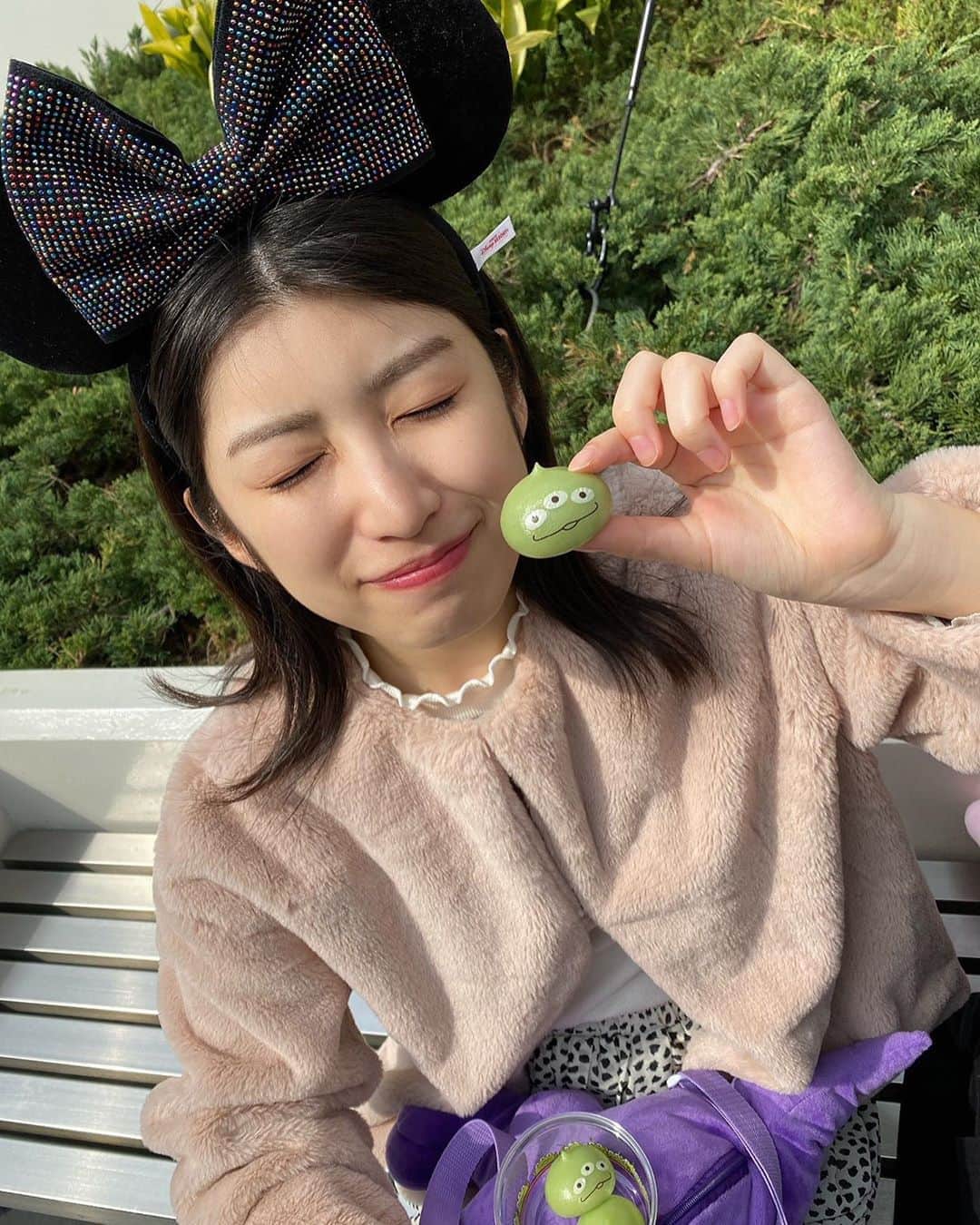 吉田華恋のインスタグラム：「太陽が眩しすぎて目が開けられないという写真です  楽しかったな〜っ！ ひかとみっさーといきまひた @hikarun80129 @misaki_888_sagasaikou  #🐭♥️」