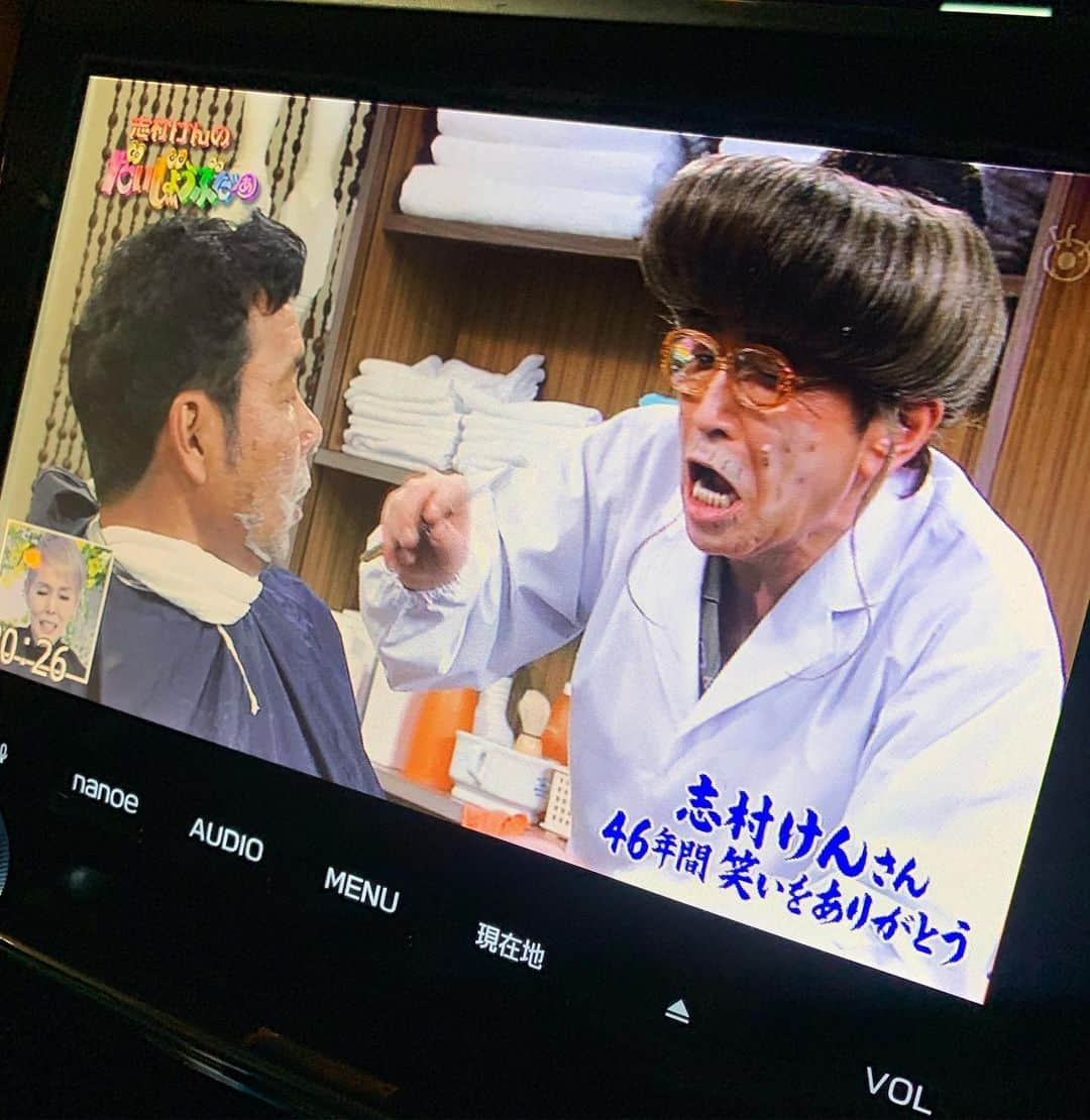 丸山桂里奈さんのインスタグラム写真 - (丸山桂里奈Instagram)「ひとみ婆さんに笑い、気づくと涙。 笑いながら泣いている。 とにかく私の青春、ひとみ婆さん。 笑うって最高だな。 こんなに人類の人間たちを笑わせる志村さんスゴイなー。とにかく笑うって幸せだなー。 また明日から頑張ろうと思えました😊 そして、引き続きうがい手洗い、自宅で缶詰。みんなと一緒なら頑張れる！ よし🕺  #だいじょうぶだぁ  #志村けんさん #笑いの神 #天才 #お腹破裂するくらい笑った #腹破壊 #笑うって幸せ #ありがとうございます #ひとみ婆さん #私の青春 #これからもずっと #いい意味で #インスタバエ」4月1日 22時36分 - karinamaruyama