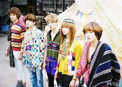 SHINeeのインスタグラム：「Rewinding the #KPop Charts  On this day in 2012, @SHINee sent their first album to the @Billboard charts with 'Sherlock' when it debuted in the Top 5 of World Albums. The record stood out for a never-before-seen method of combining two LP songs into a "hybrid mash-up" title track. - Jeff Benjamin Twitter」