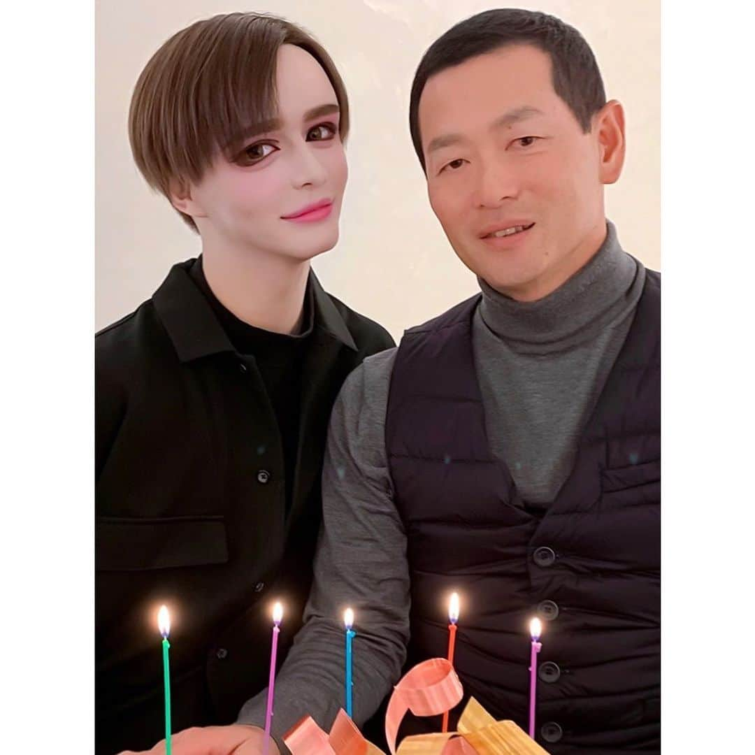 Matt（マット）さんのインスタグラム写真 - (Matt（マット）Instagram)「・ 細やかですがお祝いしました✨ パパお誕生日おめでとう💕💕💕 #これは本当の話 #4月1日はパパの誕生日 #エイプリルフールだけど #嘘つかないよ #おめでとう」4月1日 22時46分 - mattkuwata_official2018