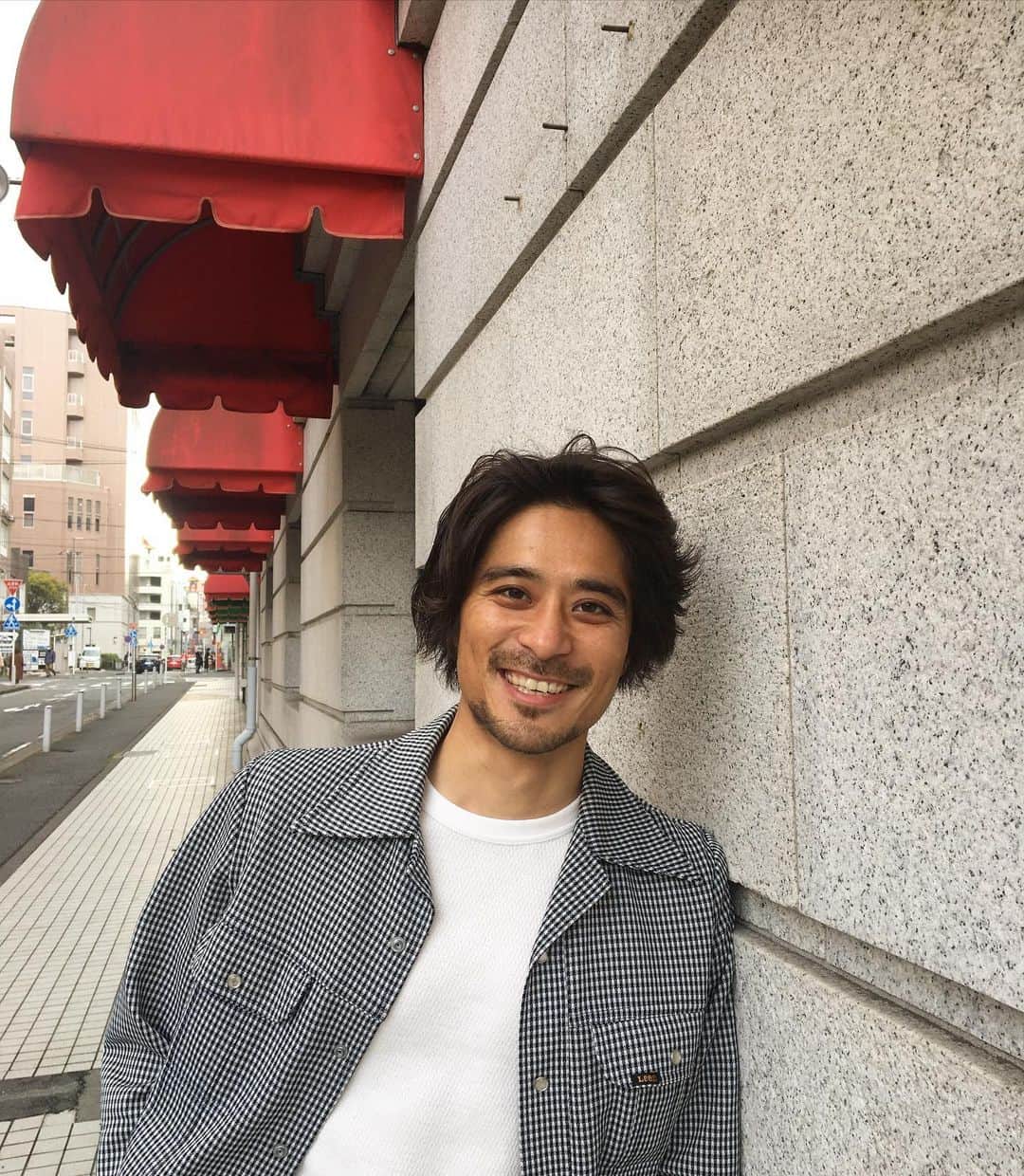 斉藤祥太のインスタグラム：「お疲れー！ 前に慶太に撮ってもらった写真。 どんどん似てきたって言われるんだよな。似てきたかな。😂 #前向きに #4月1日 #斉藤祥太」