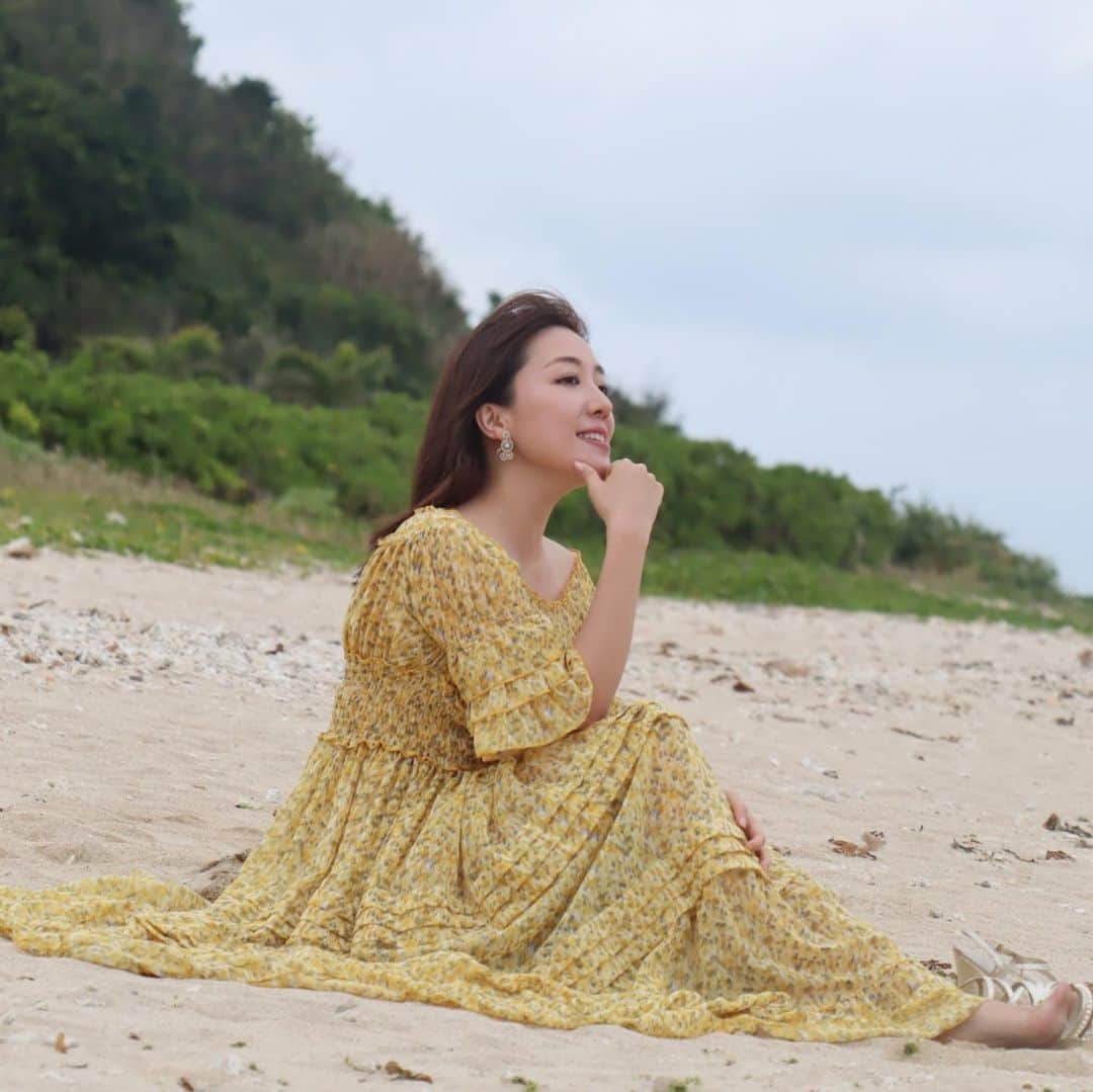 のインスタグラム：「今週木曜23:34〜の「空旅をあなたへ」は、 アーティスト・平原綾香さんの沖縄空旅です✈️✨ 今回から、「旅」と「音楽」をテーマに番組では素敵な旅を紹介していきます！♪♪ 大自然と平原さんの音楽をどうぞお楽しみ下さい☺️✨ 旅の最初は、瀬長島ウミカジテラスへ。 那覇空港にほど近い白亜のリゾートアイランドで、 南国の雰囲気に包まれて、 グルメやショッピングが楽しめます🥺✨ その中でHAMMOCK CAFE LA ISLAに訪れ、 海風に包まれながら、贅沢な時間を楽しみます。  旅と音楽のマリアージュ。 沖縄の空旅がはじまります！ ‪ ‬  #フジテレビ  #空旅  #空旅をあなたへ ‪#soratabi‬ ‪#平原綾香 さん‬ #沖縄  #那覇  #瀬長島ウミカジテラス  #hammockcafelaisla  #ハンモックカフェ」