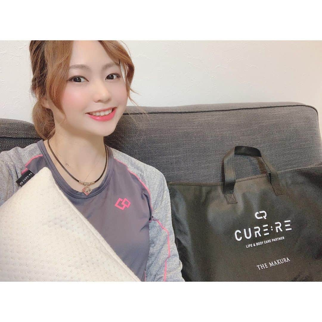 浅田梨奈さんのインスタグラム写真 - (浅田梨奈Instagram)「今日から新年度🌸 試合は延期の決定が続いていますが カラダはちゃんとメンテナンスして備えないと!🤔 #THEMAKURA で寝るだけでケア🌙💤 コンディション整えて練習していこ!! @curere.jpさんサポートありがとうございます🌸 #ボウリング #プロボウラー #浅田梨奈 #女子アスリート #アスリート #themakura #キュアレ #キュアレアスリートアンバサダー #abc整体 #めぐりメンテナンス #コンディショニング #疲労回復 #liprond #パフォーマンス #ウェアは #colantotte」4月1日 23時32分 - asdrn528