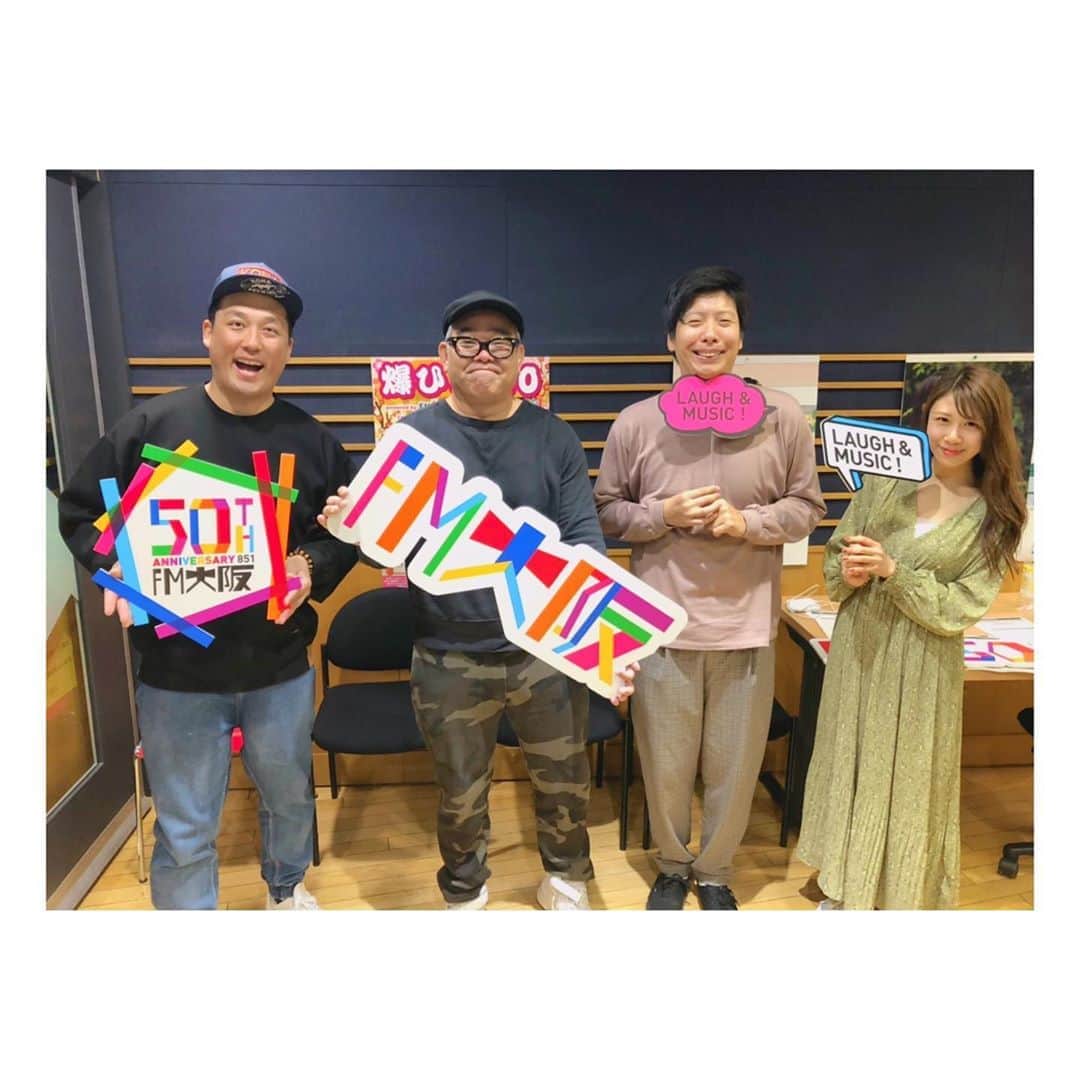 DJ みぃのインスタグラム：「FM大阪開局50周年記念 50時間特別番組「LAUGH&MUSIC RADIO」！第9部は「笑いと音楽の50年」をテーマに藤崎マーケットさん、矢野兵動の兵動さん、シャンプーハットさんと私みぃでお届けしました✨子供たちの可愛い声に癒されたり、白阪先生に新型コロナウイルスの現状などについても詳しく教えて頂けたり、私の鼻歌で放送事故になりかけたり😂色々と楽しめた4時間でした！私も FM大阪でお仕事させていただいて13年目？かな🧐まだまだ気持ちは新人！これからも頑張らせていただきます😂✨特別番組はこのあとも続くので引き続きお楽しみください☺️🎶 #FM大阪 #50周年 #めでたい #これからもよろしくお願いします」