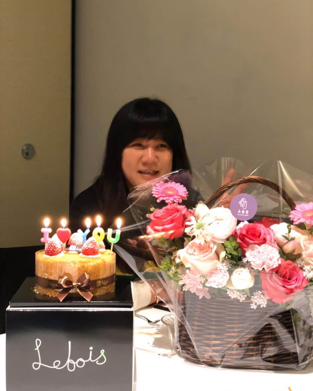 チェ・ナヨンさんのインスタグラム写真 - (チェ・ナヨンInstagram)「우리 엄마 생일 너무너무 축하해 🎂 건강하세요😍#mom#birthday#stayhealthy#loveyou」4月2日 0時04分 - nychoi87