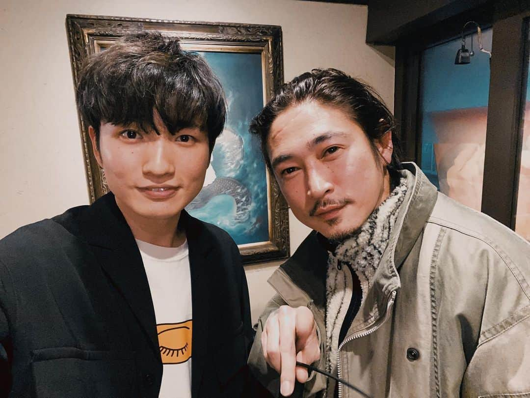 洲崎貴郁さんのインスタグラム写真 - (洲崎貴郁Instagram)「窪塚さんと🤙🏻 #窪塚洋介 さん #卍LINE #皆の中のキング」4月2日 0時19分 - runnysuzaki0504