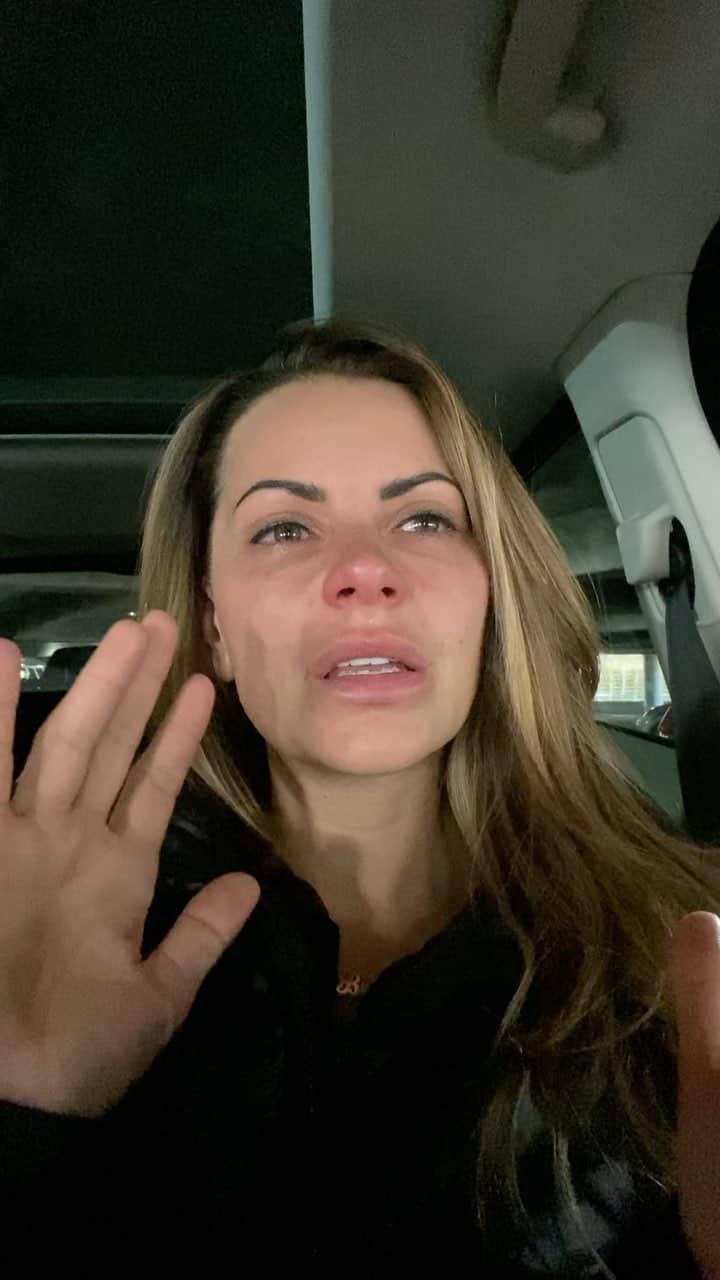 ミッチェル・マネーのインスタグラム：「I’m feeling mad and disappointed in myself today. I know it’s not helpful in this situation but it’s where I’m at. Raising Brielle as a single mom with 50/50 custody has made it difficult to ever want to argue with her. I only get her half of the week. I’ve made being her friend more important than being her mom. I regret a lot of things today. I hope this can be a strong reminder to make it your job to parent first. They will love you eventually. Keep them safe first. In all aspects. Put the helmet on.」