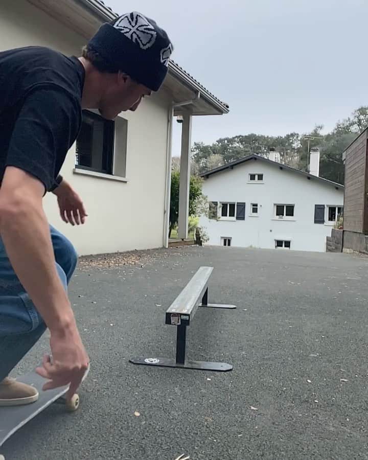 ヴィンセント・ミルウ のインスタグラム：「Solo #builttogrind」