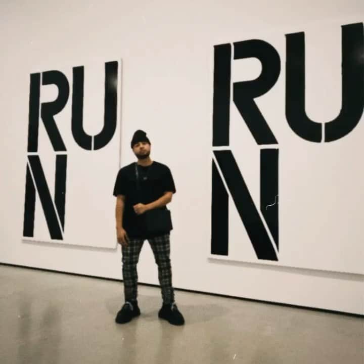 Alfredo Floresのインスタグラム：「april fools is cancelled #run」