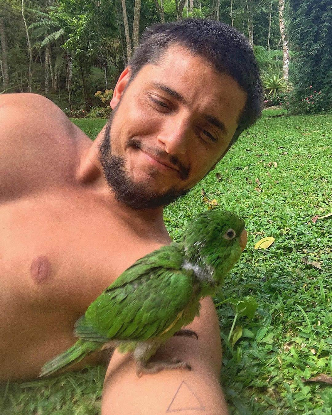 Bruno Gissoniさんのインスタグラム写真 - (Bruno GissoniInstagram)「Que seja eterno enquanto dure 🦜」4月2日 3時50分 - brunogissoni