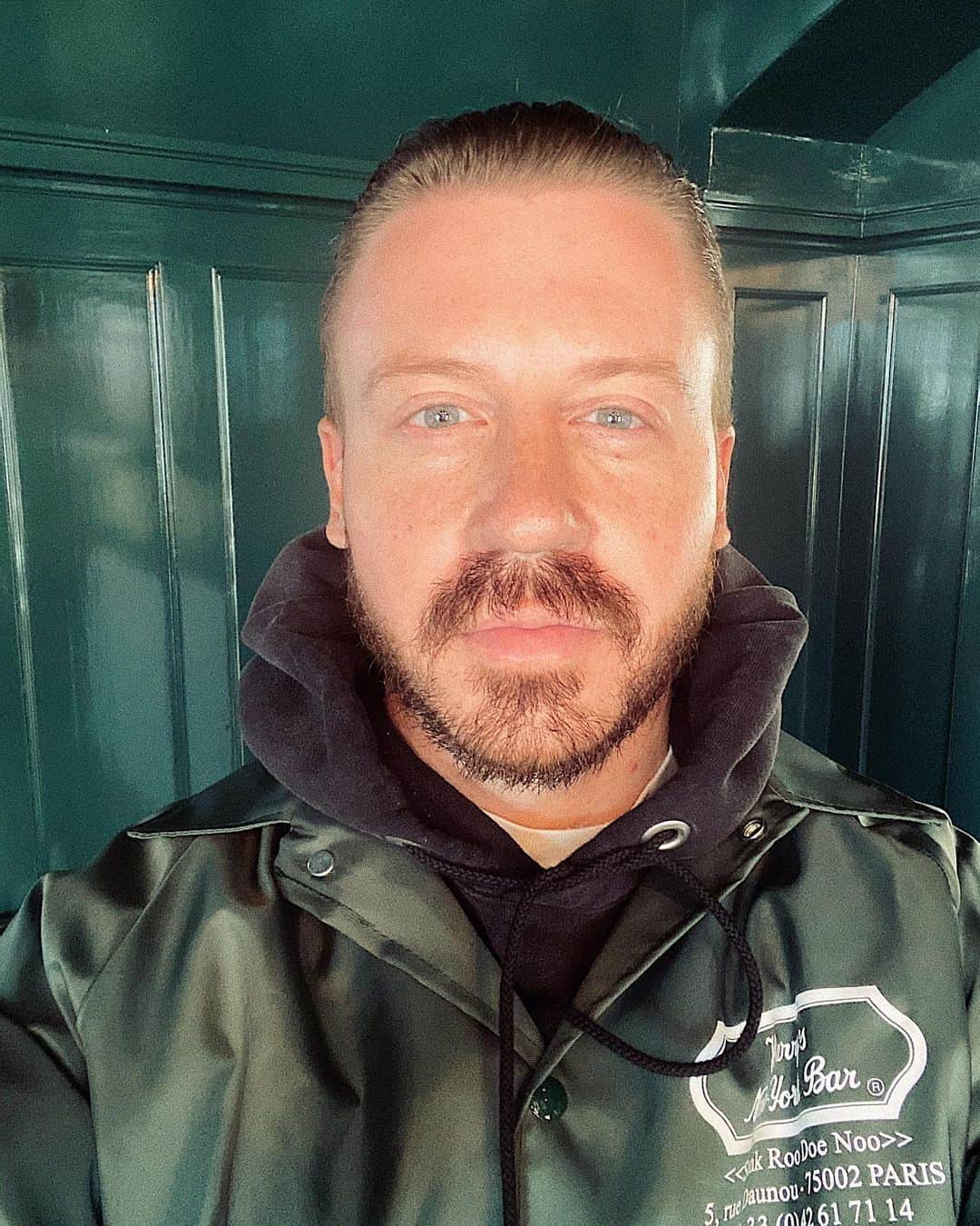 マックルモアーのインスタグラム：「Photo: My damn self.  Nobody is taking pictures of me except Sloane and she doesn’t understand my angles.  And no, I’m not cutting my beard.」