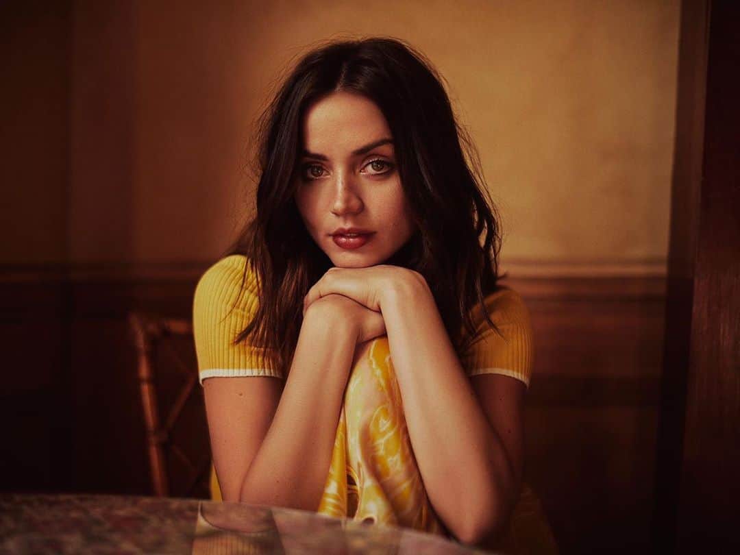 アナ・デ・アルマスのインスタグラム：「Thank you #nexosmagazine for having me. 💛✨」
