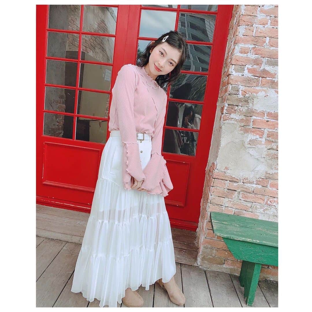 辻野かなみさんのインスタグラム写真 - (辻野かなみInstagram)「👗#衣装﻿ ﻿ ﻿ 超ときめき♡宣伝部✨﻿ ﻿ NEWシングル「トゥモロー最強説!!」のMVが公開されました💟﻿ ﻿ ﻿ その冒頭にでてくる、私服風衣装のオフショット🧚‍♀️ デコ出し😆﻿ ﻿ トップス#lilLilly﻿ スカート#REDYAZEL﻿ ﻿ ﻿ #超ときめき宣伝部 #とき宣﻿ #トゥモロー最強説﻿ #MV 観てくれた？﻿ #どうでしたか？☺️﻿ #明るくて観てて元気が出る感じになってます❣️﻿ #まだ観てない方は観てみてね！﻿ #撮影者ぴよ💚﻿ #声ぴよ💚ジュリア💜」4月2日 13時57分 - kanami_tsujino_official