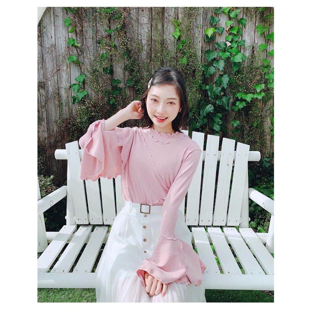 辻野かなみさんのインスタグラム写真 - (辻野かなみInstagram)「👗#衣装﻿ ﻿ ﻿ 超ときめき♡宣伝部✨﻿ ﻿ NEWシングル「トゥモロー最強説!!」のMVが公開されました💟﻿ ﻿ ﻿ その冒頭にでてくる、私服風衣装のオフショット🧚‍♀️ デコ出し😆﻿ ﻿ トップス#lilLilly﻿ スカート#REDYAZEL﻿ ﻿ ﻿ #超ときめき宣伝部 #とき宣﻿ #トゥモロー最強説﻿ #MV 観てくれた？﻿ #どうでしたか？☺️﻿ #明るくて観てて元気が出る感じになってます❣️﻿ #まだ観てない方は観てみてね！﻿ #撮影者ぴよ💚﻿ #声ぴよ💚ジュリア💜」4月2日 13時57分 - kanami_tsujino_official