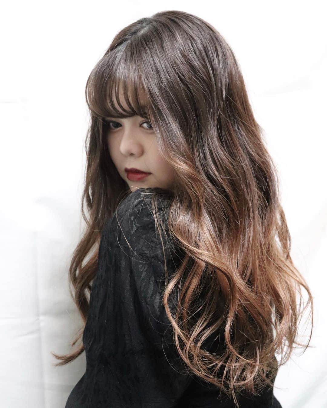 のインスタグラム：「✨早稲美学生作品✨ 21A ヤマカワ トモナリ #作品撮り #ポートレート#ヘアメイク#ヘアアレンジ #メイク#カメラ#撮影#撮影会#モデル撮影 #portrait #写真が好き #photooftheday #photographer #hairarrange #makeup #写真撮ってる人と繋がりたい #model#tokyo#japan#camera#カメラ好きな人と繋がりたい #写真好きな人と繋がりたい #美容師#美容学生#美容学校#一眼レフ#美容師さんと繋がりたい #美容好きな人と繋がりたい #早稲美#早稲田美容専門学校」