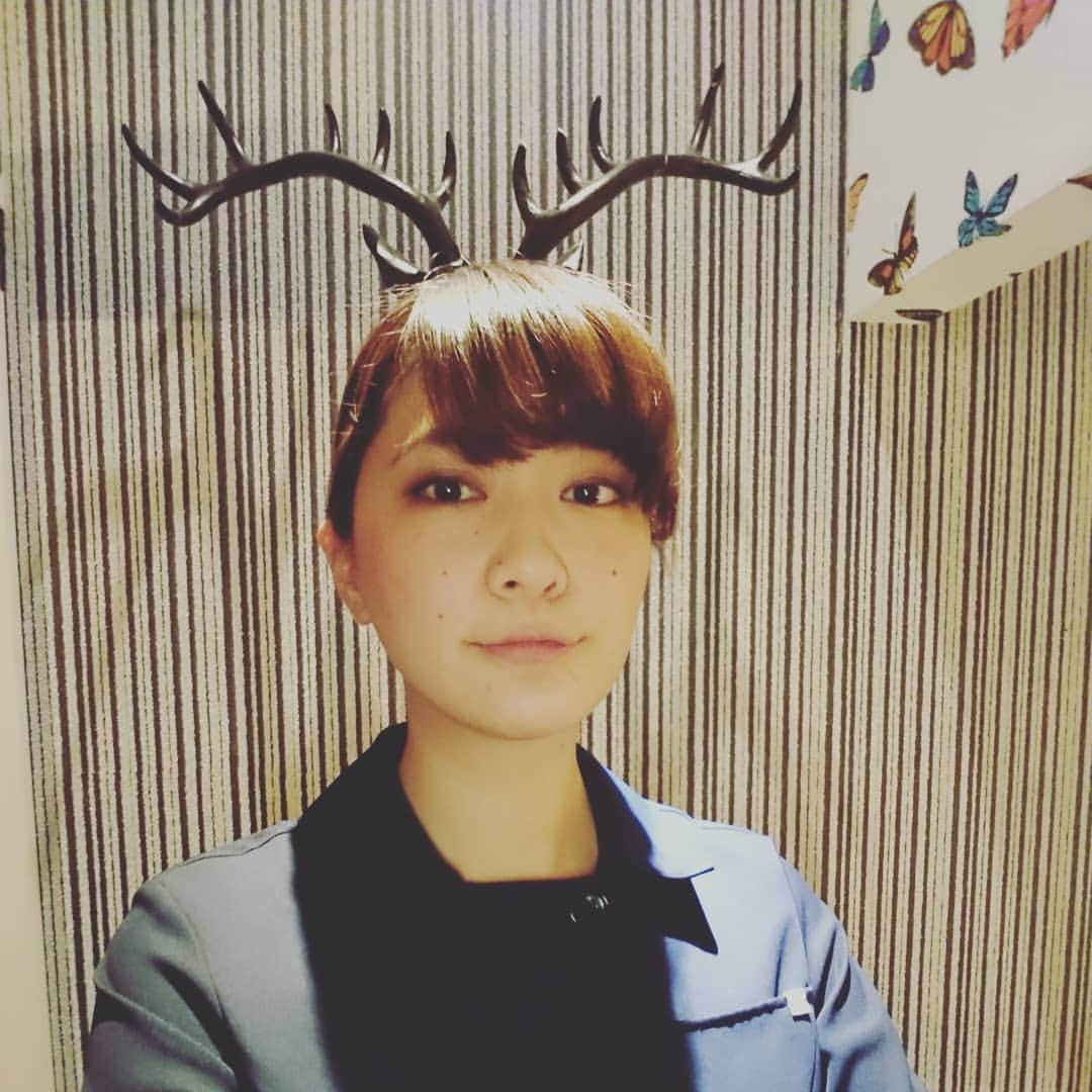 山田彩乃さんのインスタグラム写真 - (山田彩乃Instagram)「しかになりました。 @hisachiyo.ayanoyamada  お店は今日も元気に営業中！ . .  身体、こころが疲れた方は 久千代で癒やされてくださいな . .  #極上頭の揉みほぐし  #極上ドライヘッド #ドライヘッド #ドライヘッドスパ  #ヘッドマッサージ  #ドライヘッドマッサージ  #アロマオイル #アロママッサージ #ストレス疲れ #仕事疲れ #pc疲れ  #目の疲れ  #心の疲れ  #久千代ayanoyamada  #久千代  #新潟  #万代  #万代シテイ  #万代シルバーホテル  #山田彩乃」4月2日 14時18分 - ayano.yamada