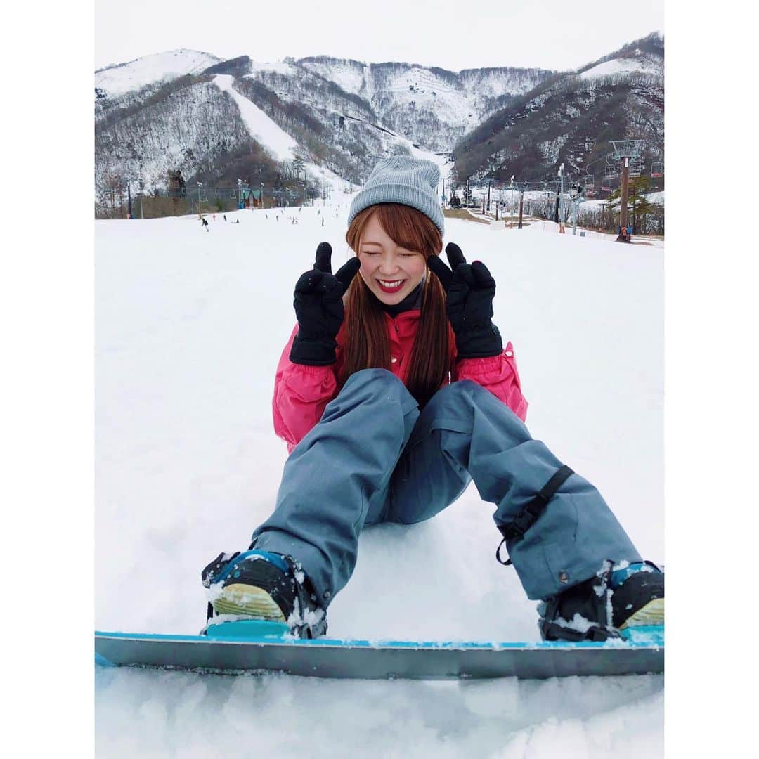 新垣由奈さんのインスタグラム写真 - (新垣由奈Instagram)「* * 自粛モードで外に出れないので、 今年の冬にあった過去の出来事を…！ * #白馬五竜 でスノボしたよ🏂 新潟出身なのにウィンタースポーツ苦手だから 怖かったけど友達に救われました(TT) * 大人になってからのほうが 色んなことにチャレンジしてて たくましくなってる気がするp(^_^)q笑 * #白馬 #白馬五竜スキー場 #スノボ #スノボー初心者 #ウィンタースポーツ #hakubagoryu #hakuba #nagano #naganojapan #グラビア #アイドル #グラドル #女優 #タレント #冬の思い出 #粉我 #照片 #冬天 #我的照片」4月2日 14時24分 - kana.aragaki