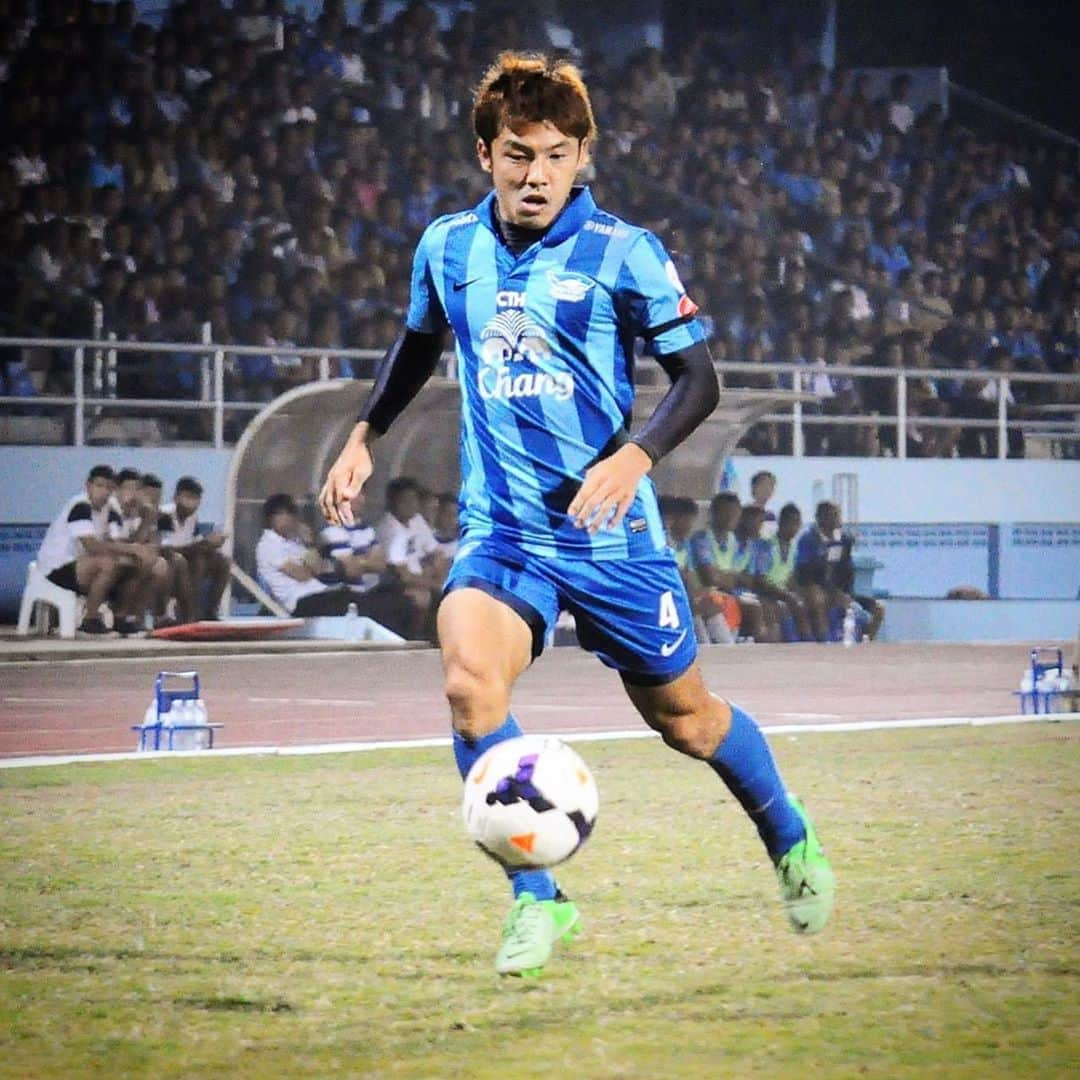 馬場悠企さんのインスタグラム写真 - (馬場悠企Instagram)「Third year season played Chonburi in 2014. 2014年、3年目にプレーしたチョンブリ、選手・監督・スタッフ日本人が8人で在籍した年。 お世話になりました🙏😆 #2014 #🇹🇭⚽️ #chonburi #no4 #premier #league #15match #1goal #3assist #thai #footballplayer  #love #instagood  #instadaily  #instagram」4月2日 14時38分 - yuki_bamba32