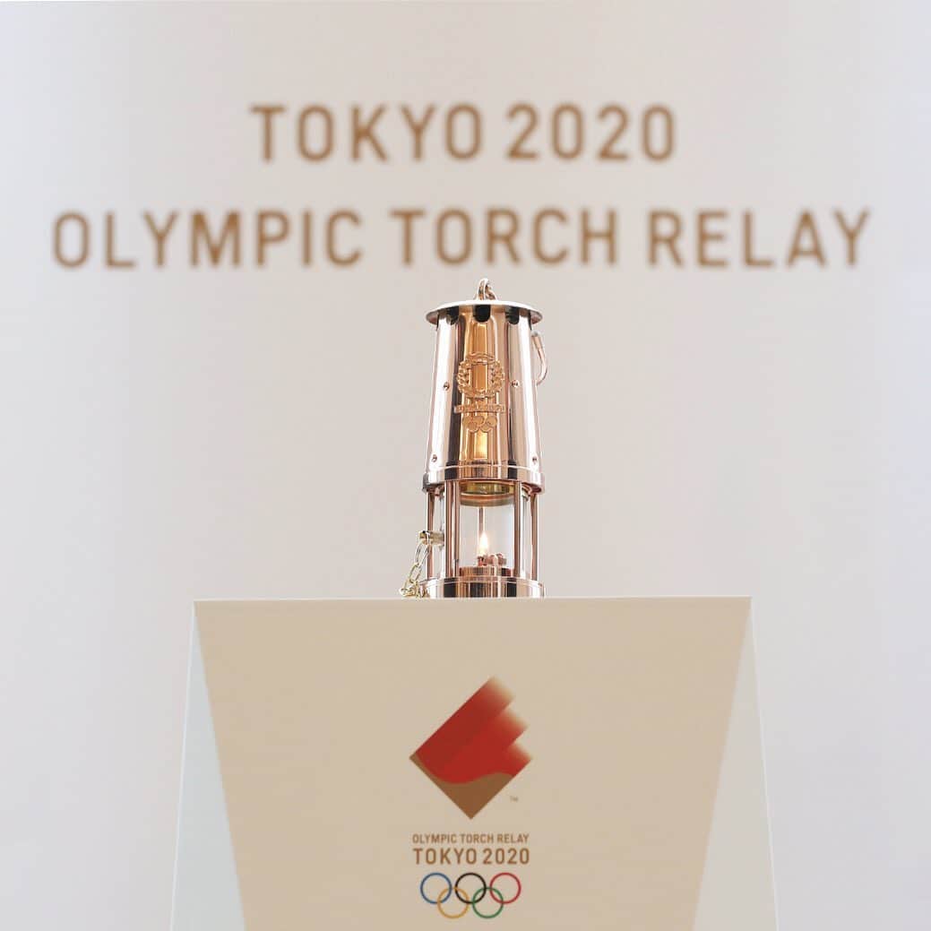2020年東京オリンピックさんのインスタグラム写真 - (2020年東京オリンピックInstagram)「The Olympic flame came to Japan to serve as a beacon of hope to those affected by the earthquake of 2011 but now it will serve as a beacon of hope to us all. ❤️🙏🏻 . The flame has now been handed over to Fukushima prefecture until 30 April.🔥 . ギリシャから日本へつながれた聖火は、グランドスタートの地、福島県にあるナショナルトレーニングセンターJヴィレッジへ引き継がれました。  聖火リレーの再スタートを待つ間も変わらずに灯り続けています。  #HopeLightsOurWay #OlympicTorchRelay #Tokyo2020」4月2日 14時50分 - tokyo2020
