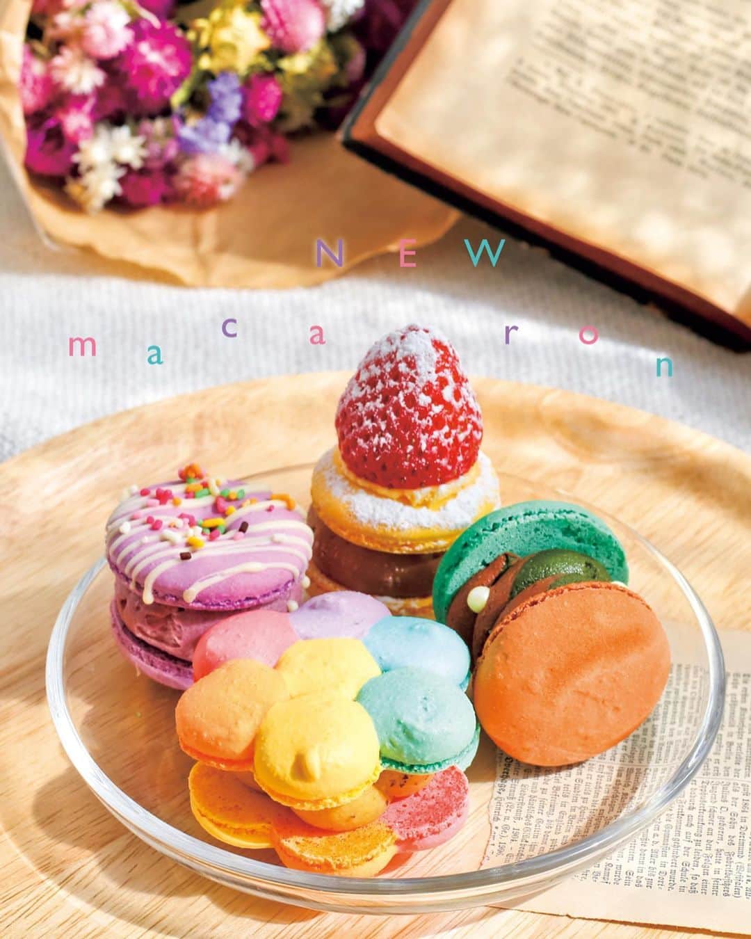 Mart（マート）編集部さんのインスタグラム写真 - (Mart（マート）編集部Instagram)「【Mart5月号　ごほうびタイムにトゥンカロンはいかが？】﻿ 〝ポストタピオカ〟の呼び声も高い進化系マカロン「トゥンカロン」。カラフルでぽっちゃりしたかわいいフォルムが人気で、行列店も。﻿ 夕方までには売り切れ続出の東京の人気トゥンカロン専門店を厳選６店舗くまなくチェック！﻿ 遠くてなかなか行けない方には簡単に楽しめるおうちレシピから自宅からオーダーが可能なトゥンカロン専門店までMart5月号で幅広くご紹介しています。﻿ ﻿ [詳細はプロフィール欄（@mart.magazine）のURLをチェック！]﻿ #mart #martmag #マート #Mart5月号 #トゥンカロン #マカロン専門店 #おうちカフェ﻿ #マカロン作り #カフェ #スイーツ」4月2日 15時05分 - mart.magazine