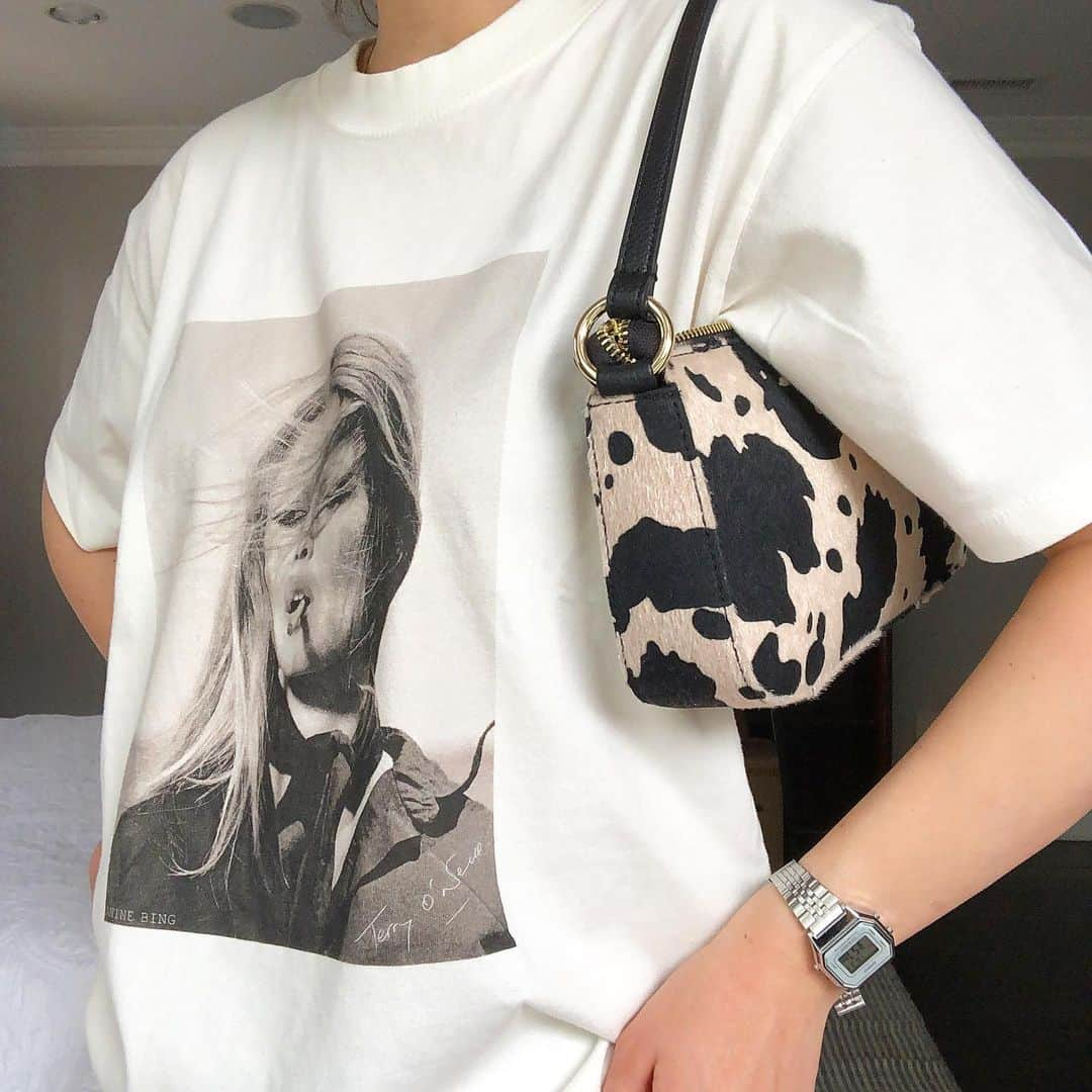 G・ハネリウスさんのインスタグラム写真 - (G・ハネリウスInstagram)「🤍 cute and cozy @aninebingofficial tee and @frasiersterlingjewelry bag🐮」4月2日 6時52分 - ghannelius