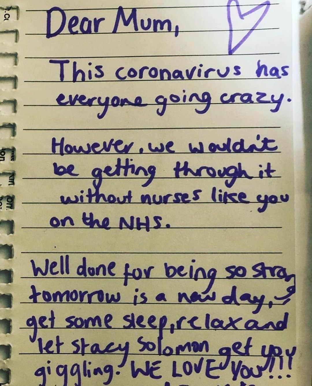 ミシェル・オバマさんのインスタグラム写真 - (ミシェル・オバマInstagram)「If you’re feeling as grateful for our first responders as I am, now’s the time to let them know. From our medical providers and hospital staff to our grocery, transit, and delivery workers, so many extraordinary people are putting their lives on the line to get us all through this moment.  Let’s take the opportunity to tell them and their families that we see their sacrifices and we’re behind them. A handwritten letter, an Instagram post, or a simple “thank you” text can go a long way in letting someone know just how incredible they are and how much you appreciate what they’re doing.」4月2日 7時26分 - michelleobama