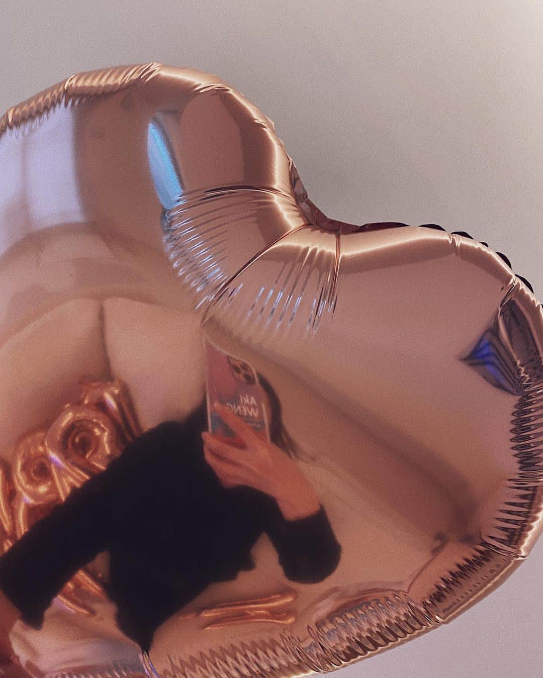 翁安芸さんのインスタグラム写真 - (翁安芸Instagram)「💗❤️💛💗❤️💛💗❤️💛💗❤️💛💗 娘とバルーンをたくさん膨らませました🎈わいわい盛り上がり🙌🏻✨ 終わったあとの脱力感。。😳 #balloons #heart #alphabet」4月2日 7時46分 - akinyc
