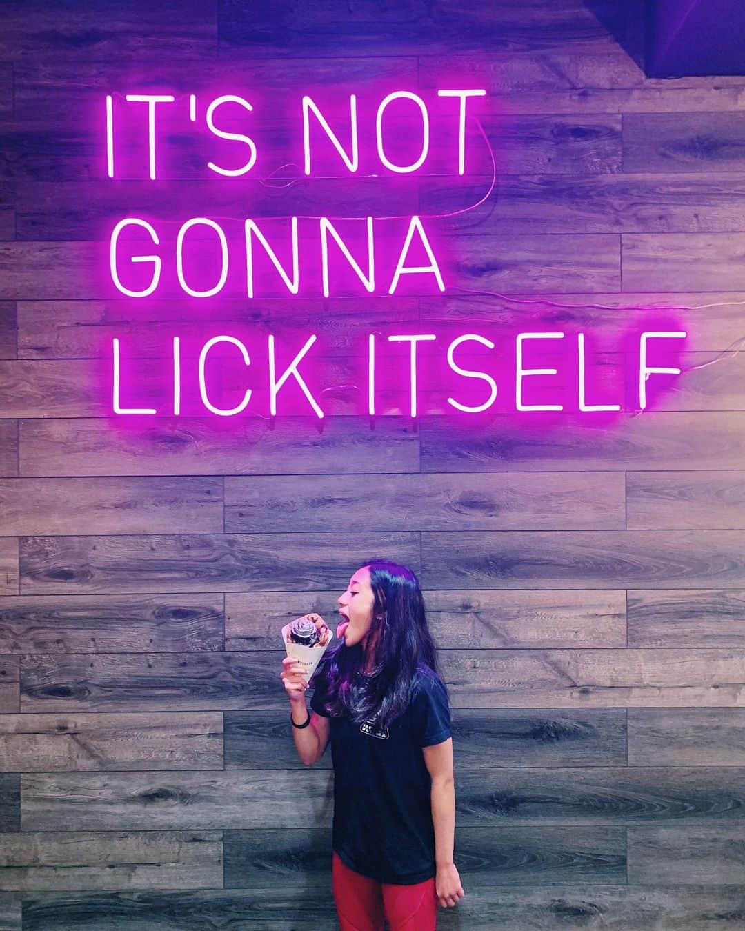 ジェシカ・カラランのインスタグラム：「throwback to exactly 3 weeks ago when we found out worlds was cancelled, so I filled my belly with @cauldronicecream. 🍦 Thankful for my friends who took me out to dinner & dessert that night! hoping everyone is staying safe & healthy out there!!! now, go eat some ice cream!!」