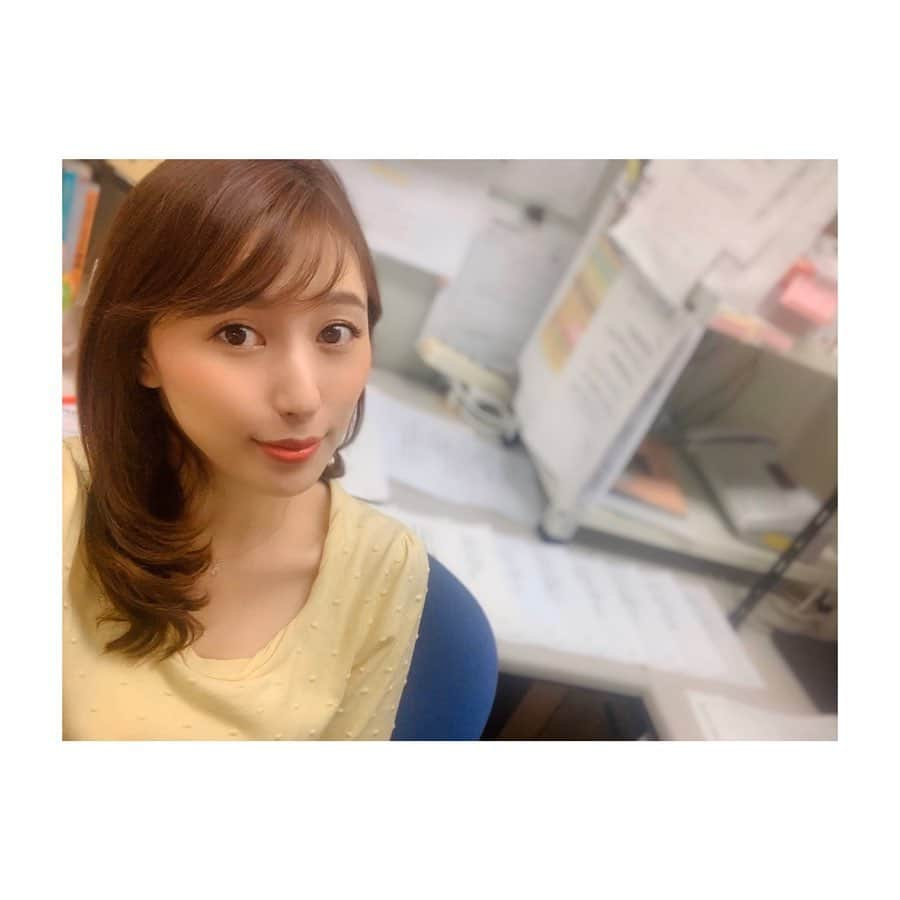 楠紗友里のインスタグラム：「#おはようございます☀️ * FM Nack5ニュースを担当するようになり、3年目🌸 今年度も変わらず、朝一番に起きて、溢れる情報を精査しながら最新ニュースをお伝えしていきます。🎙 毎日新型コロナウイルスに関するニュースばかりで耳が痛い方もいらっしゃるかと思いますが、刻一刻と被害は大きく広がっているのが現状です。 私自身も、自分が感染してしまうのも、誰かに感染させてしまうのも怖く、怯える日々を送っていますが… とりあえず今自分に出来る事を一つ一つ真摯に努めてまいりたいと思います🙏 * * #新年度の挨拶 #新年度スタート #本日晴天なり  #Nack5 #お仕事 #ニュース #アナウンサー #楠紗友里」