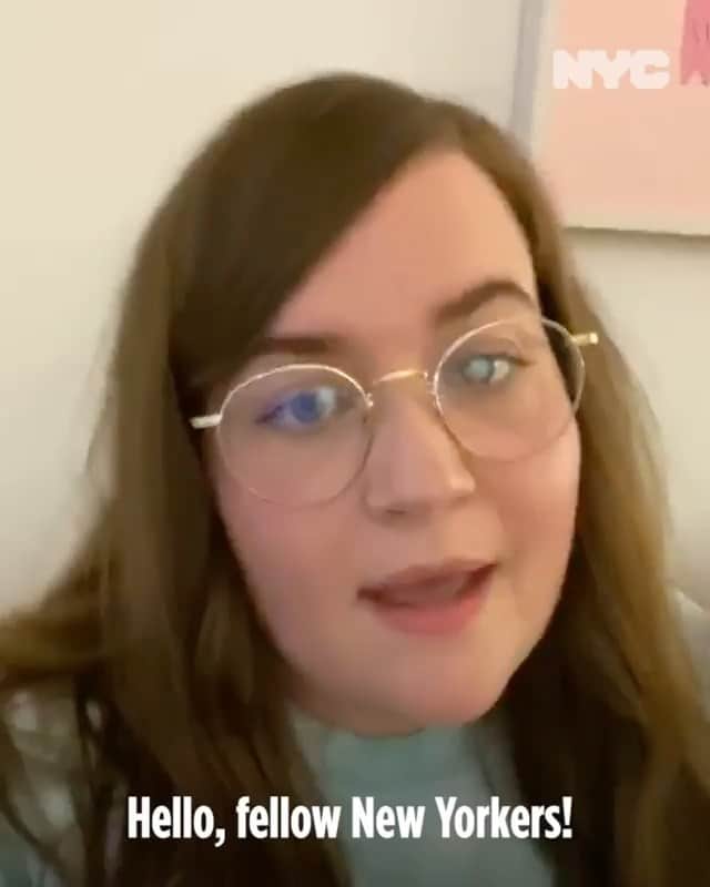 エイディー・ブライアントのインスタグラム：「#Repost @nycgov ・・・ 🚨 Attention New Yorkers: STAY INSIDE. Or else @aidybryant will yell at you. 🚨  Seriously, we need your help. PLEASE don't go to the emergency room unless it's an emergency. We need to save our resources for those who truly need them.」
